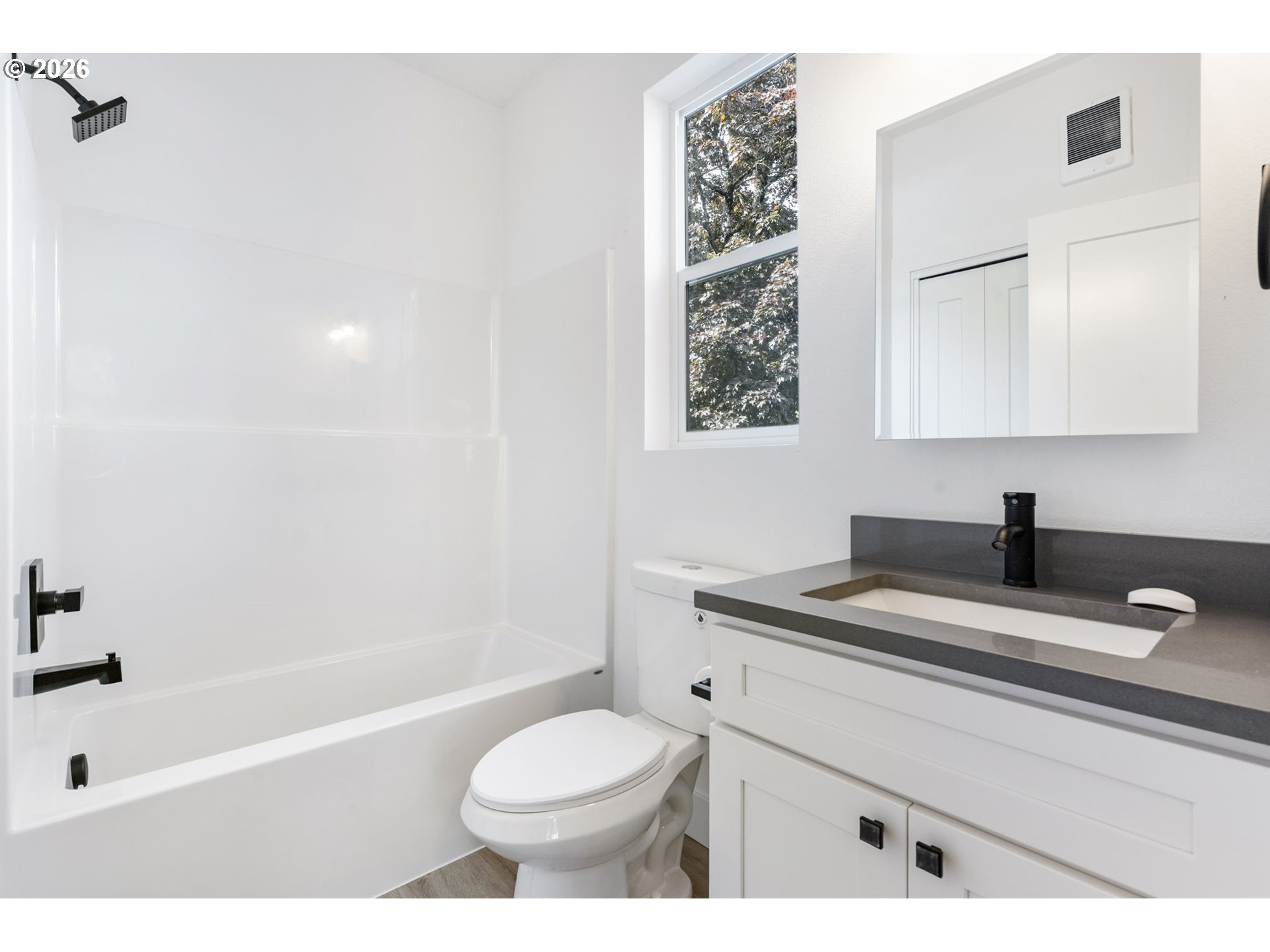 Photo #1: 380632686 Listing: Photo #1