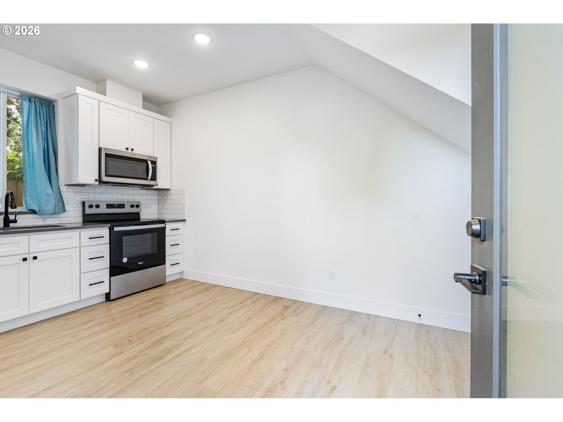 Photo #11: 380632686 Listing: Photo #11