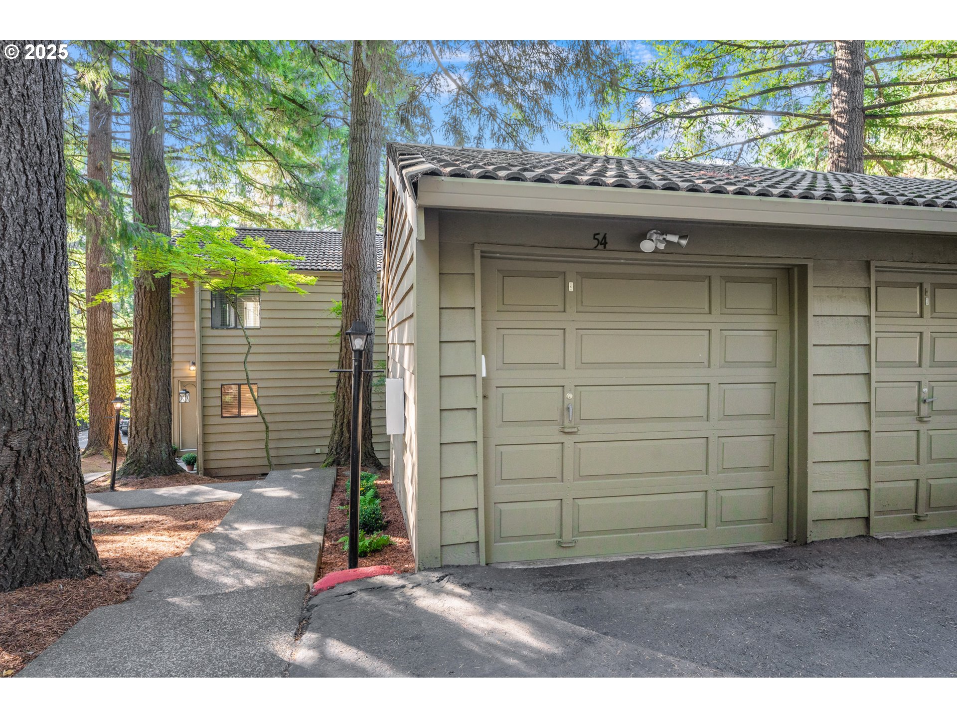 Photo #2: 383860586 Listing: Photo #2