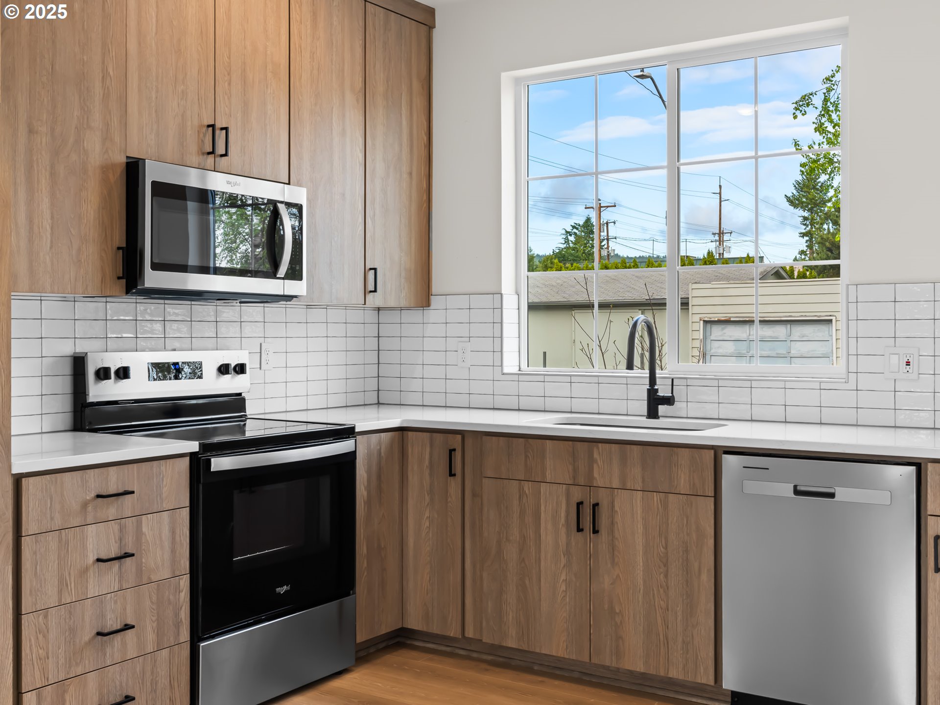 Photo #3: 387983328 Listing 