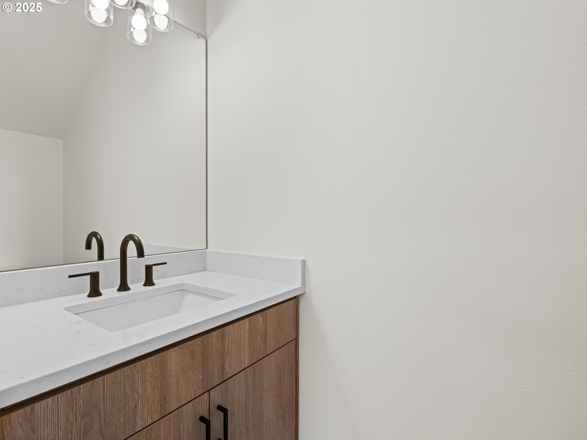 Photo #7: 387983328 Listing: Photo #7