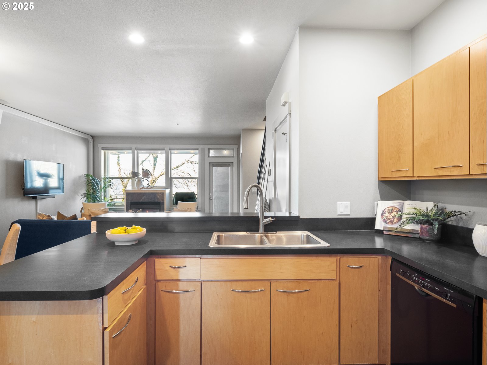 Photo #8: 389502627 Listing: Photo #8