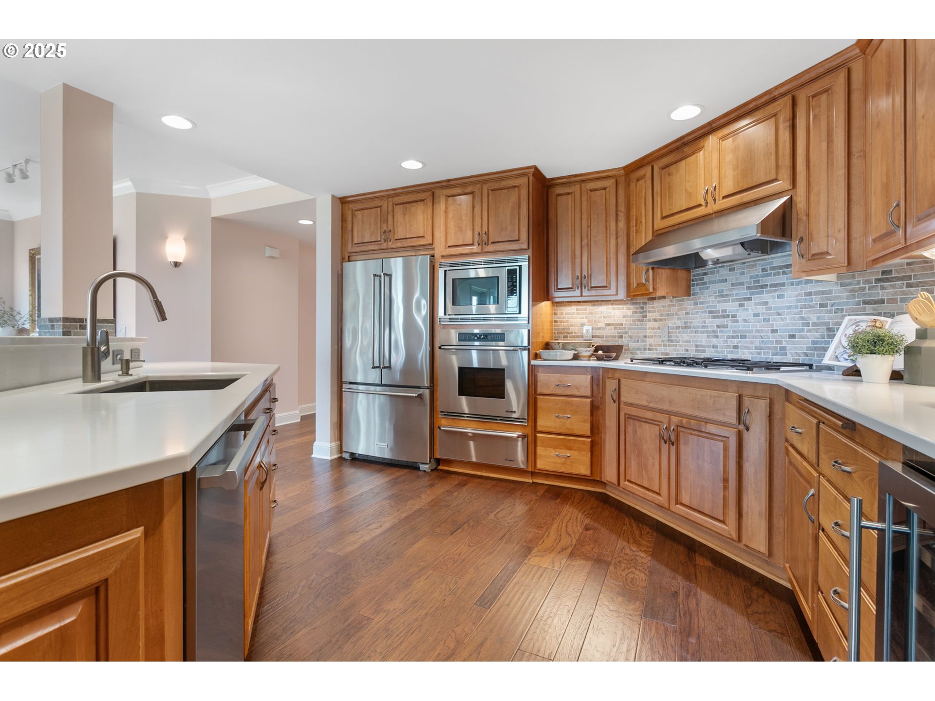 Photo #4: 389845922 Listing 