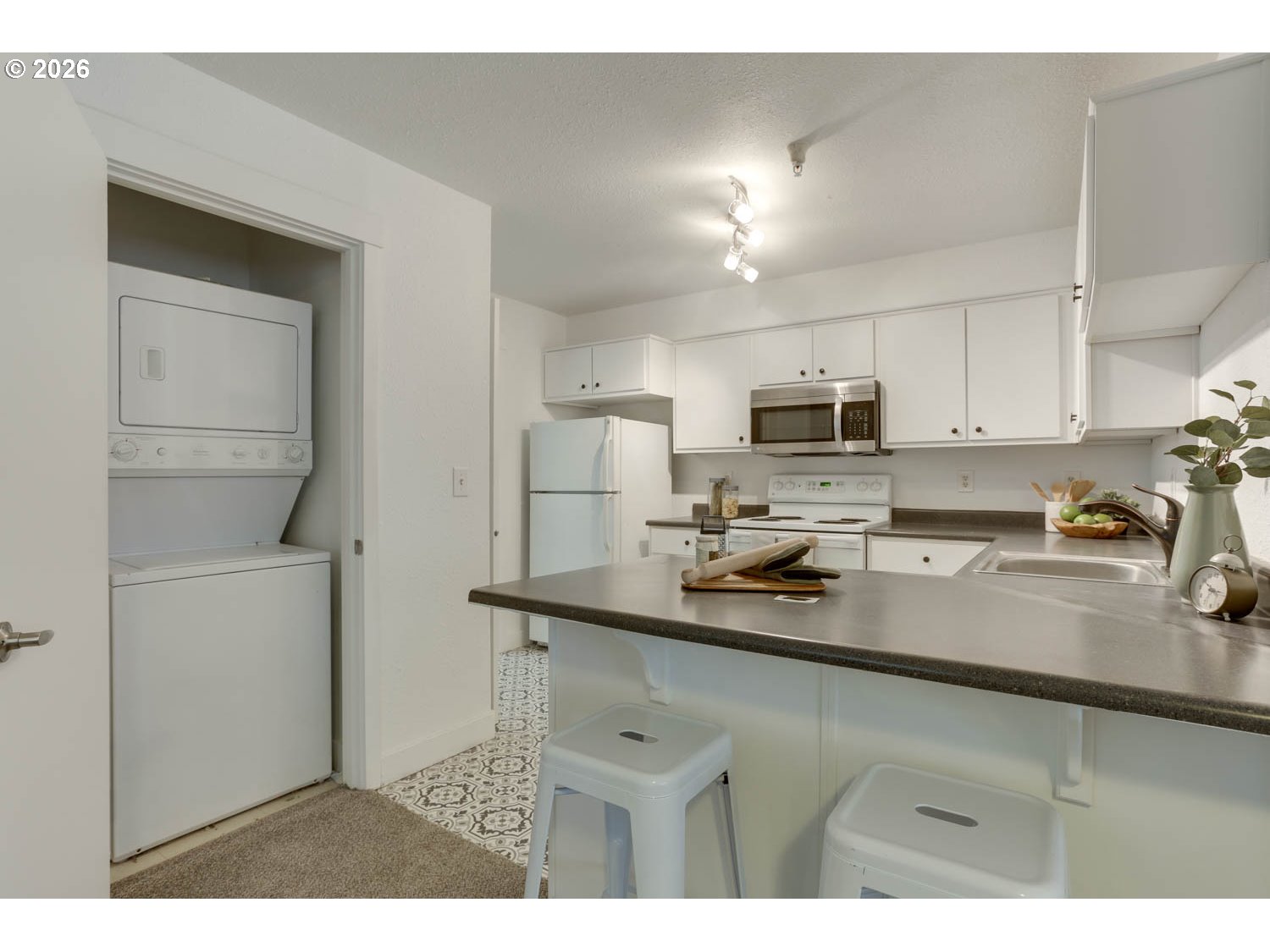 Photo #3: 389879553 Listing: Photo #3