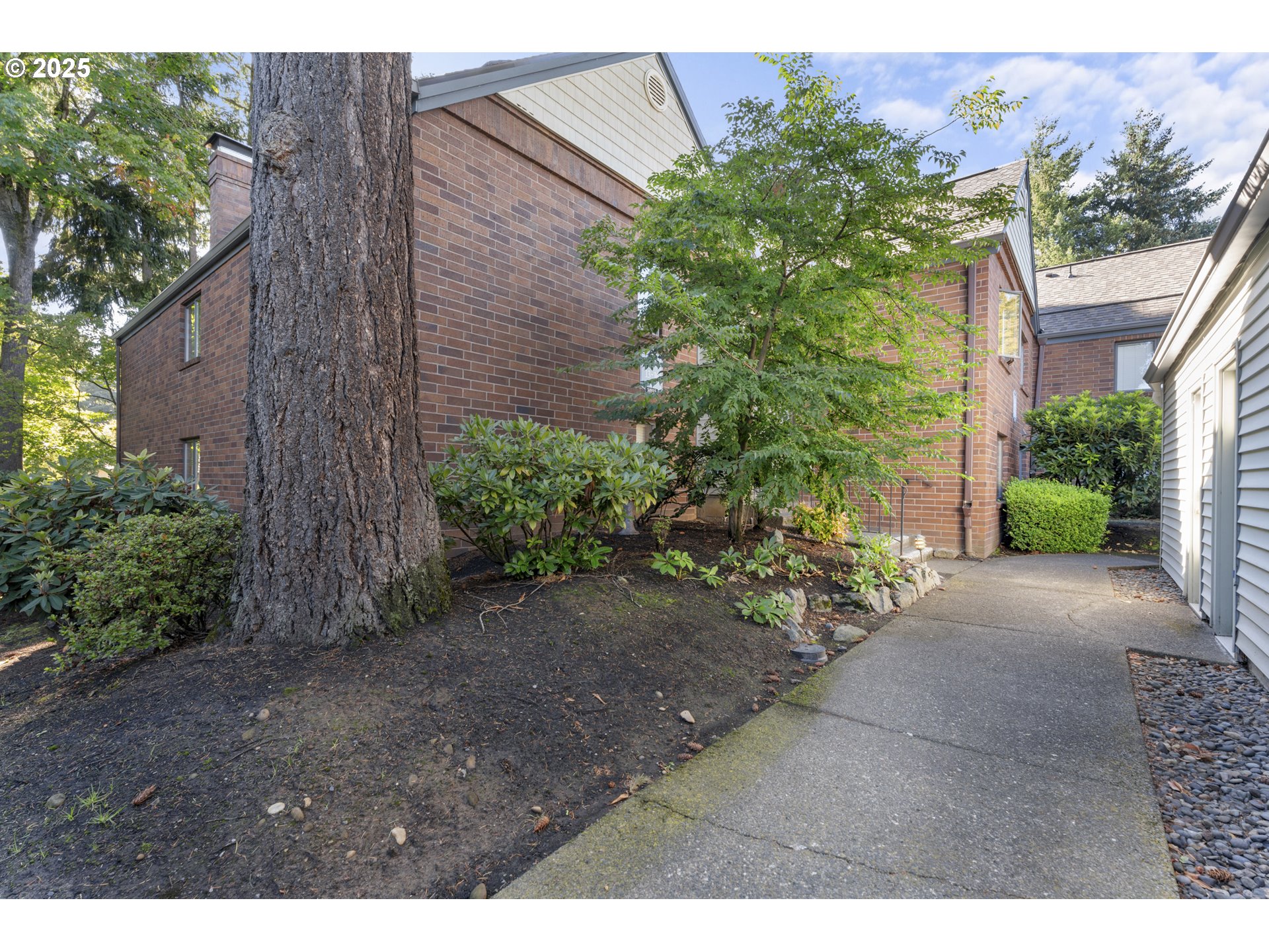 Photo #3: 392327876 Listing 