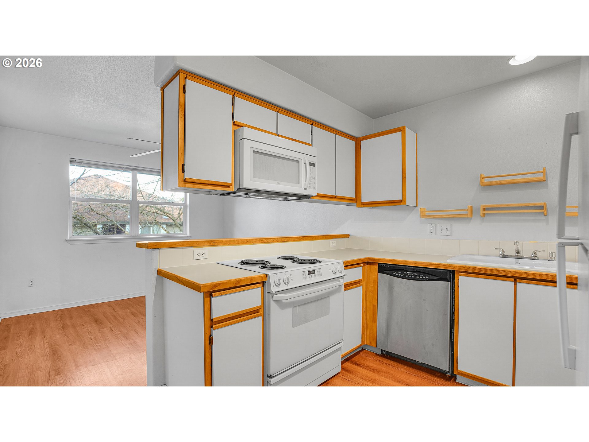 Photo #11: 392602361 Listing: Photo #11