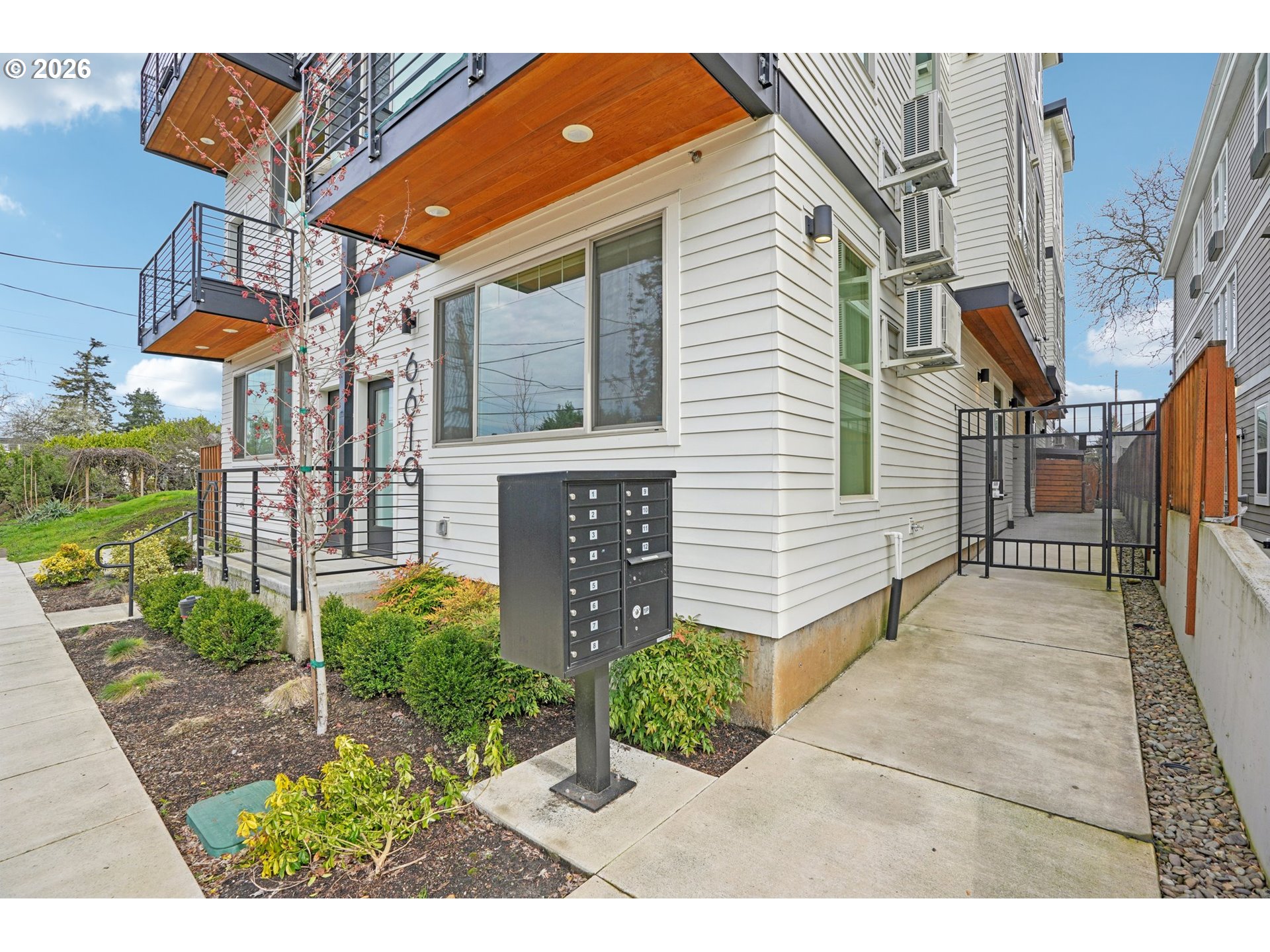 Photo #4: 393412967 Listing: Photo #4