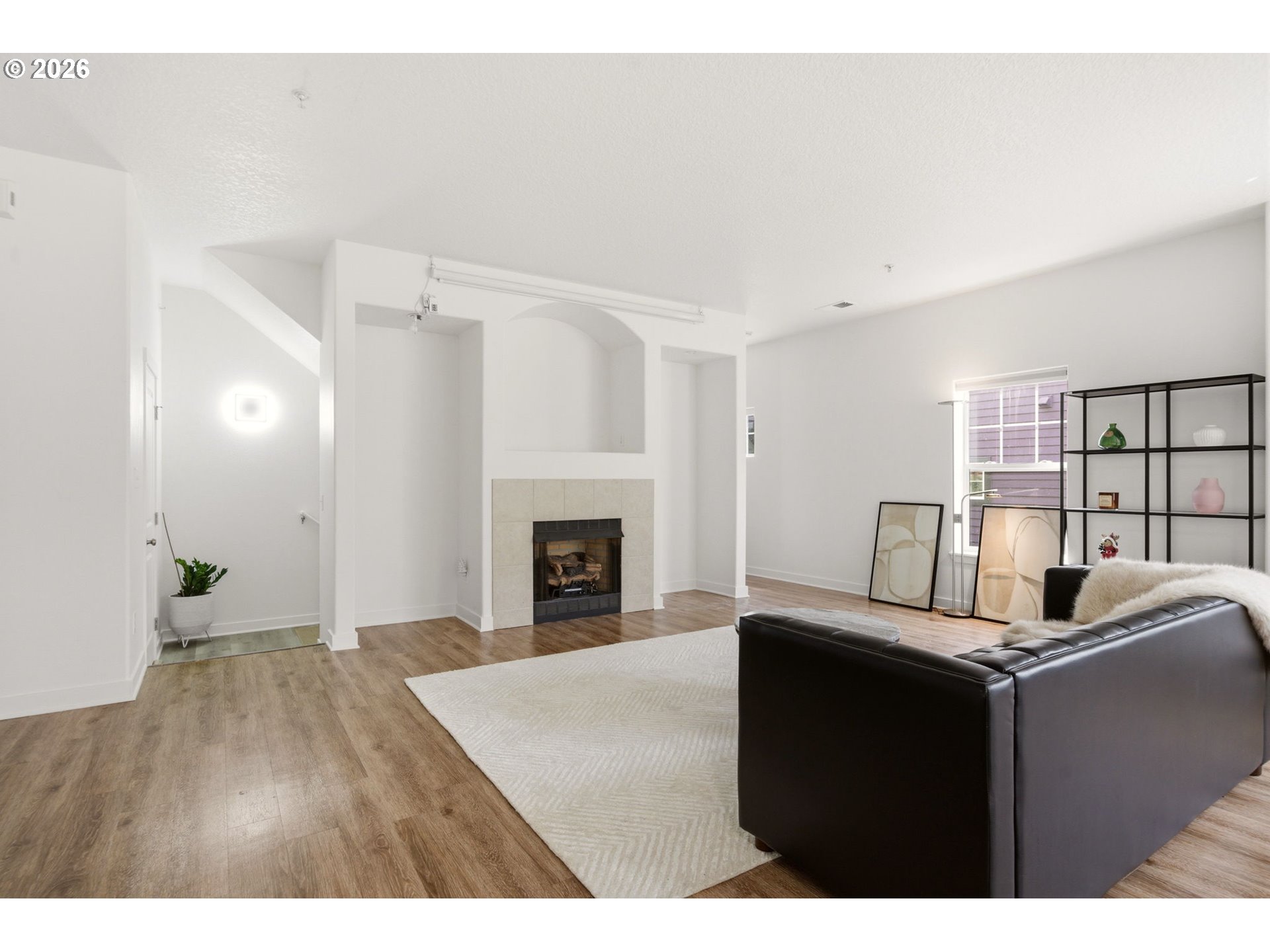 Photo #2: 394648368 Listing: Photo #2
