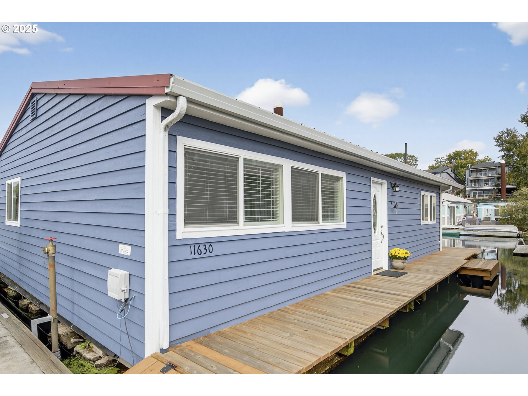 11630 N Island Cove LN, Portland, OR, 97217