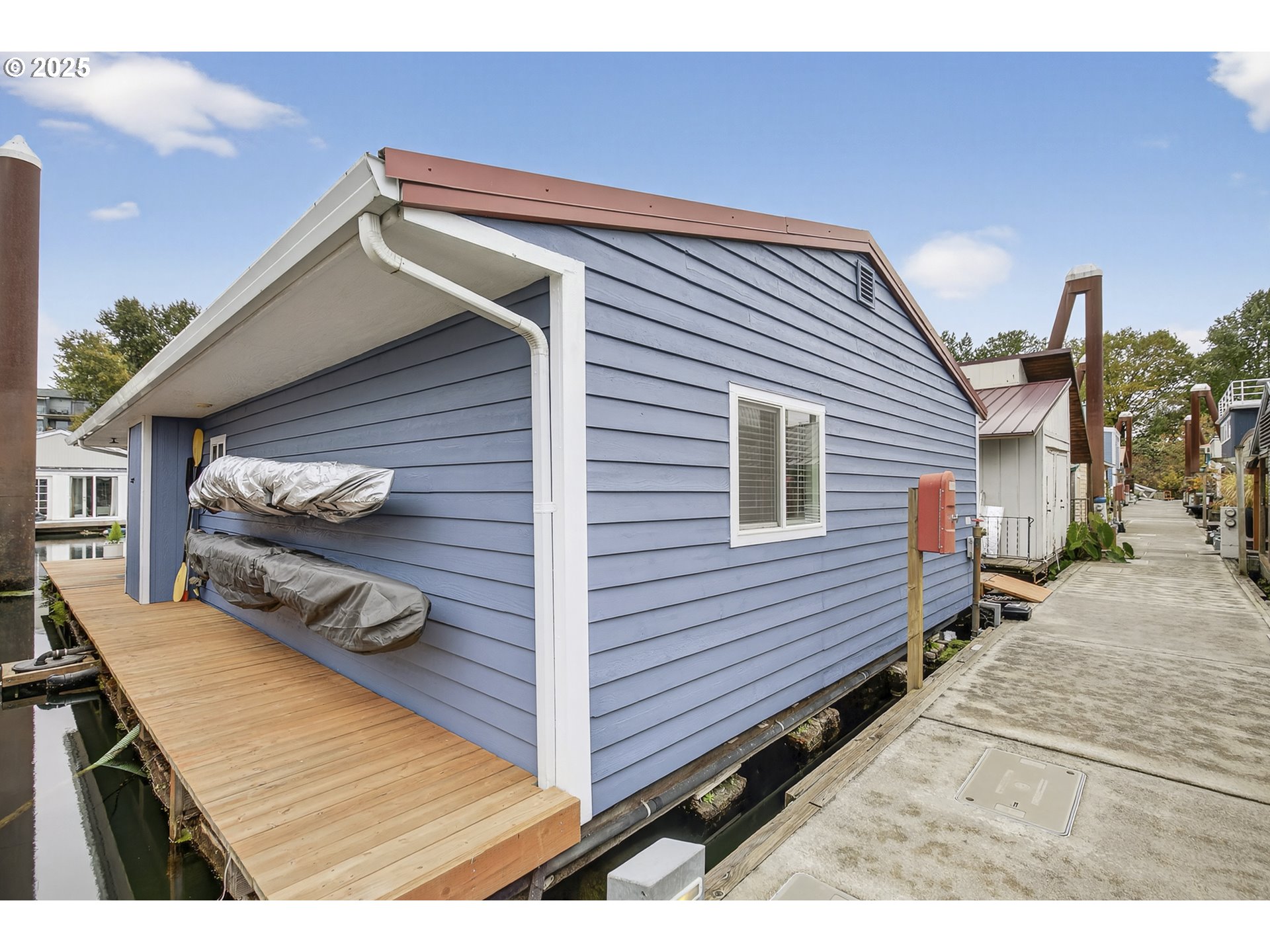 11630 N Island Cove LN, Portland, OR, 97217