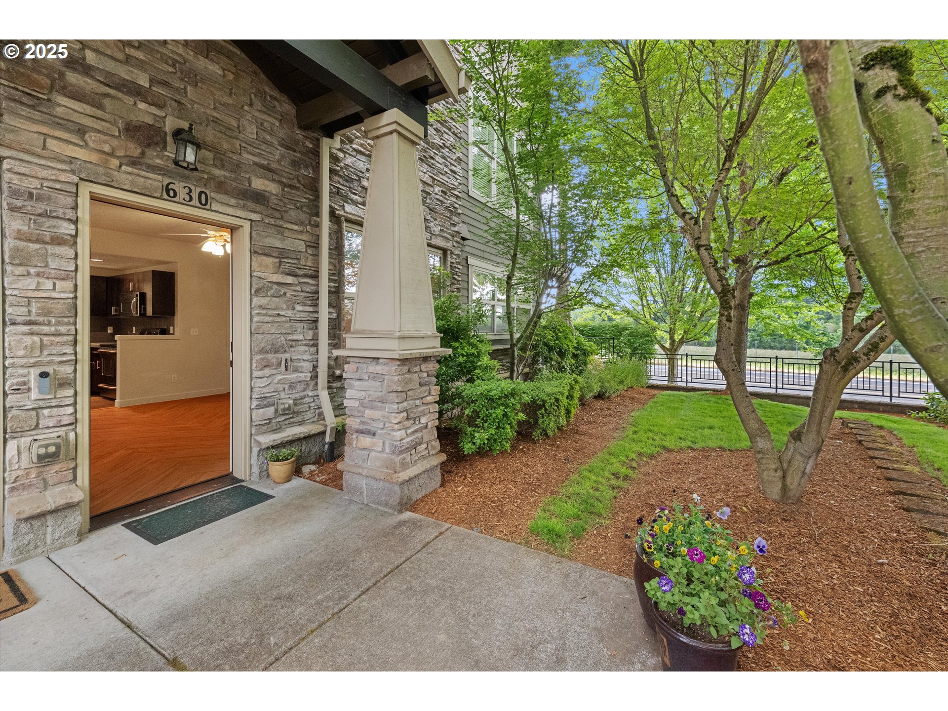 Photo #2: 398257874 Listing 