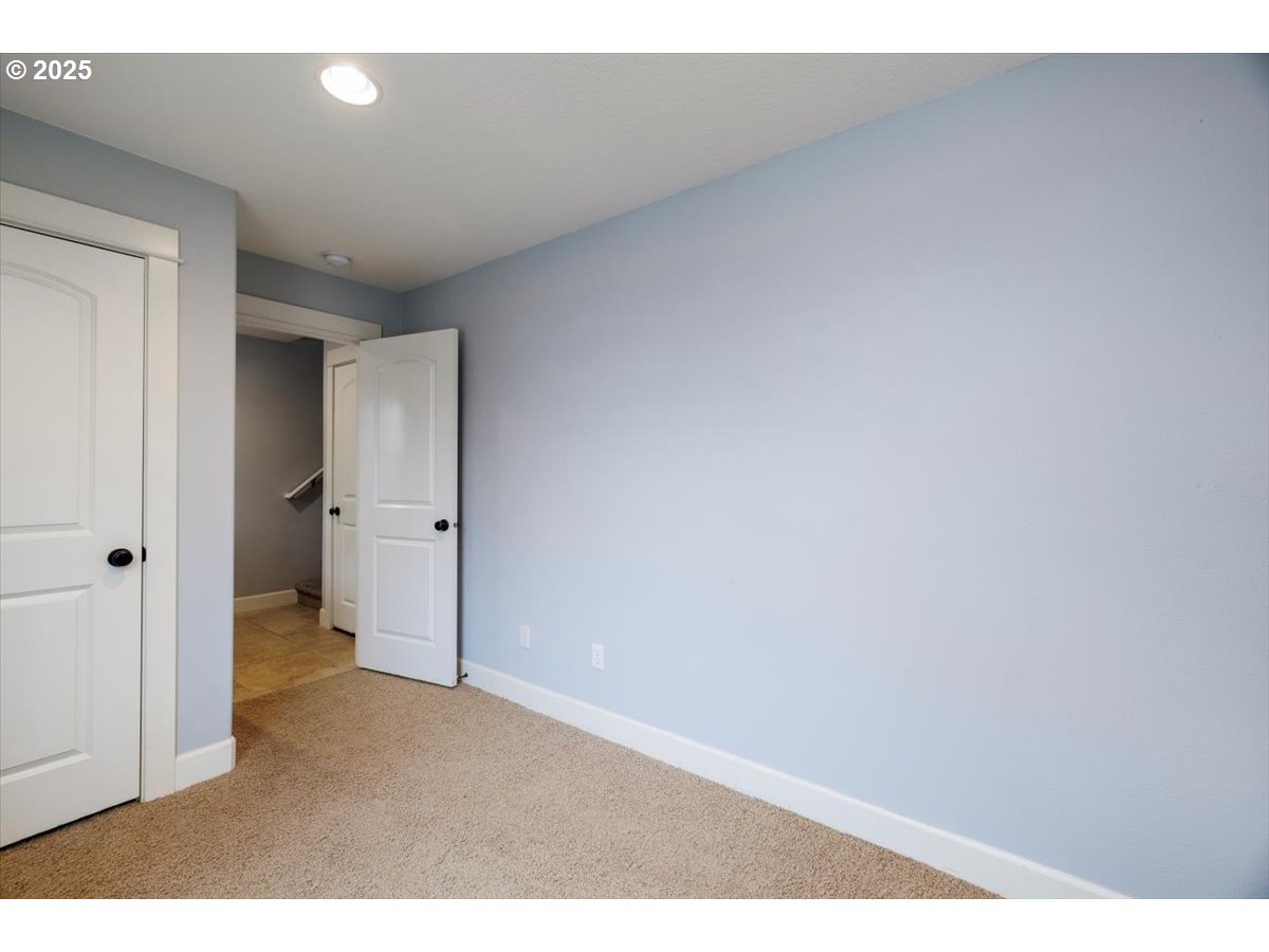 Photo #6: 398281752 Listing 
