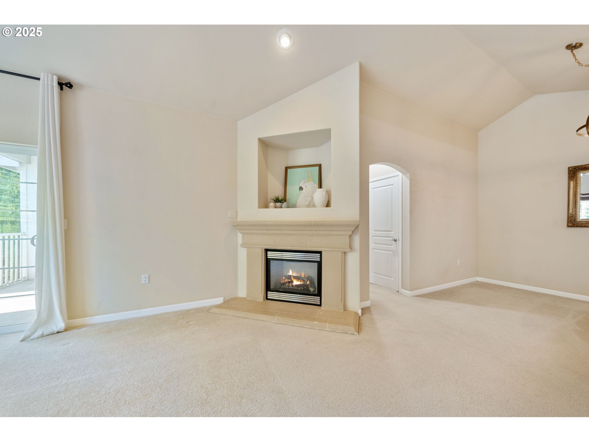 Photo #2: 399998579 Listing 
