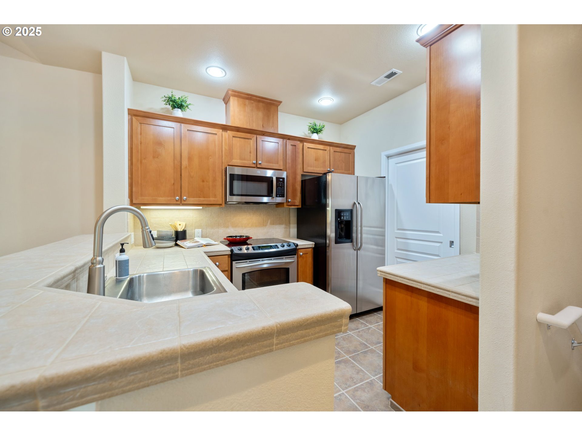 Photo #3: 399998579 Listing 