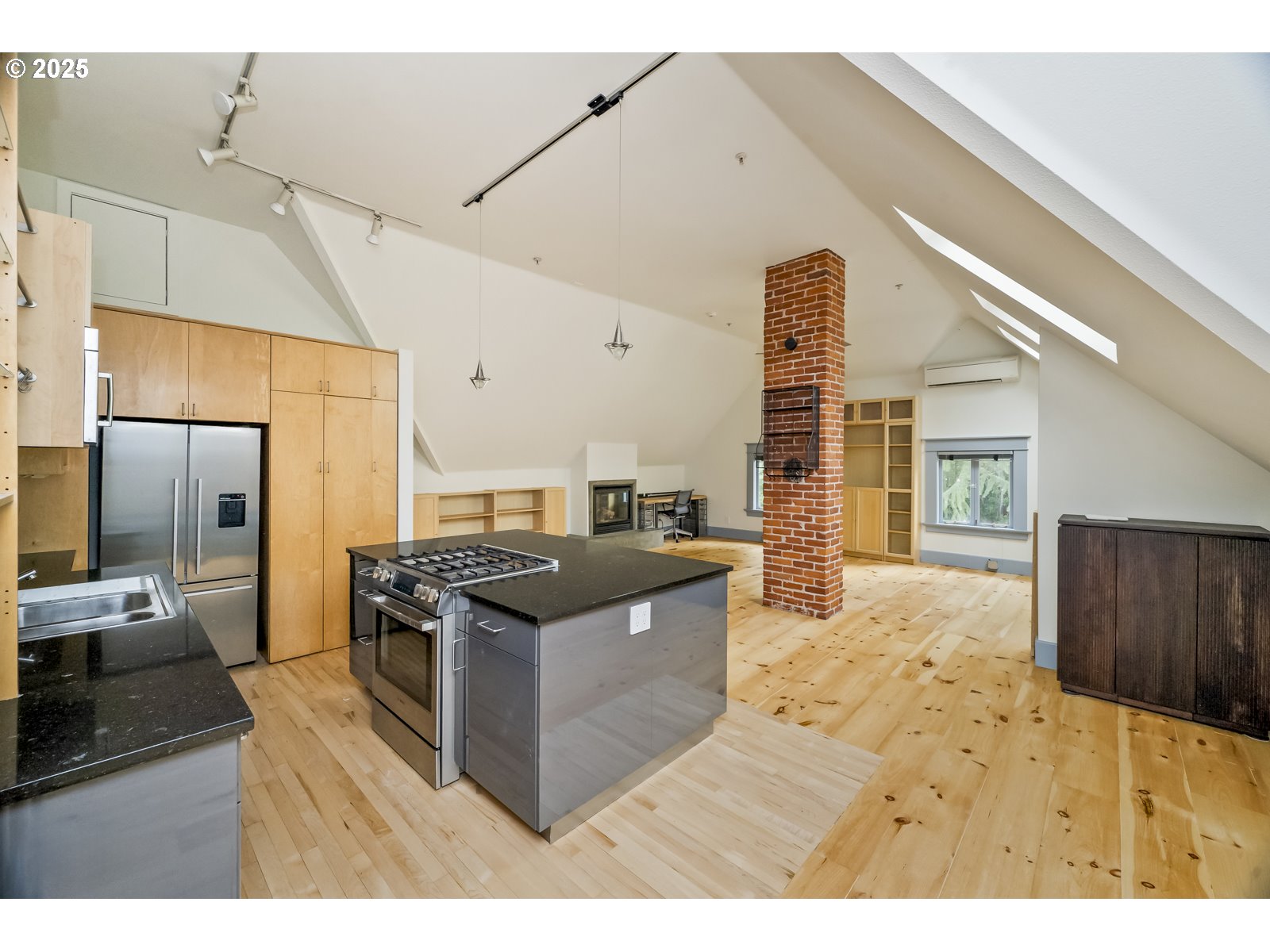 Photo #8: 400131153 Listing: Photo #8