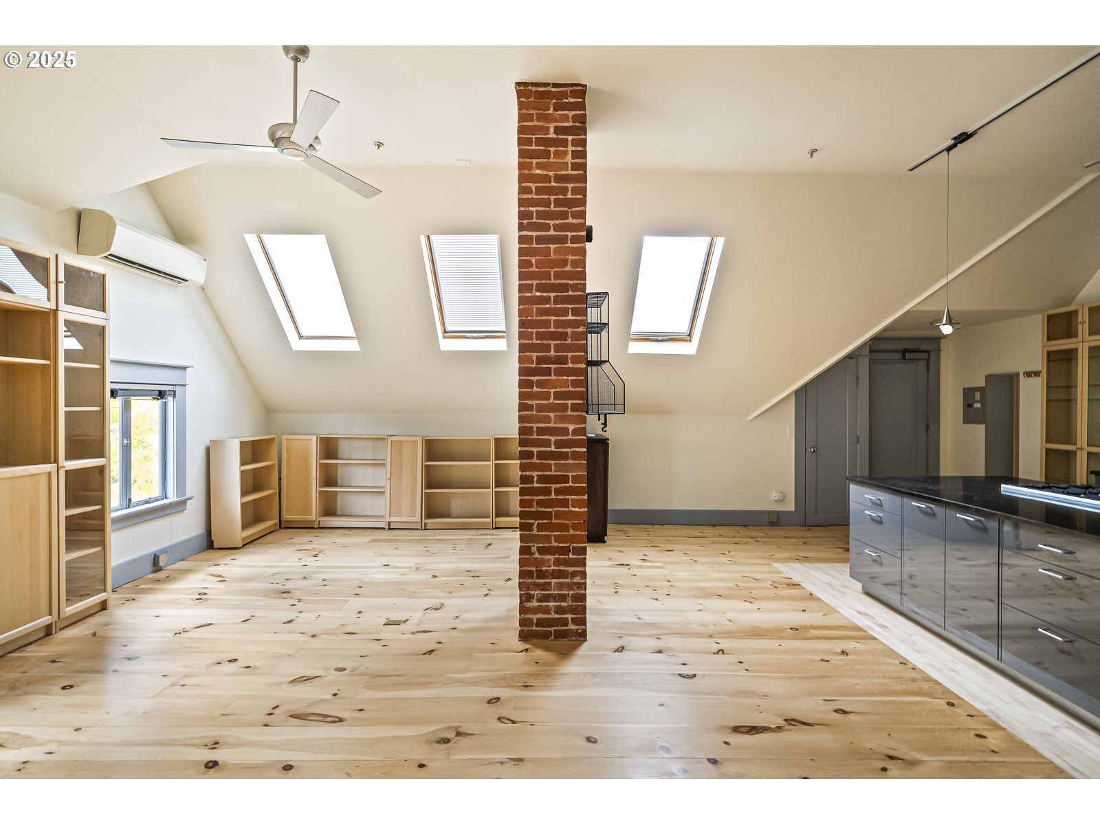 Photo #11: 400131153 Listing: Photo #11