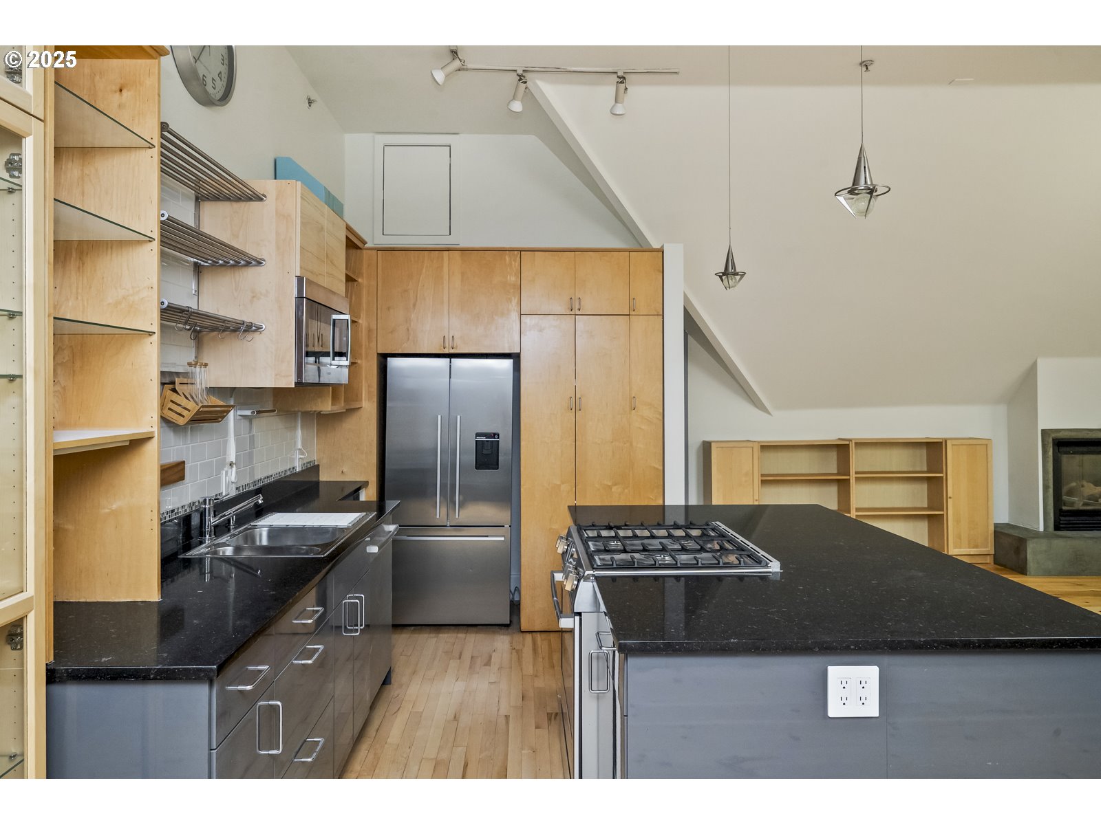 Photo #9: 400131153 Listing: Photo #9