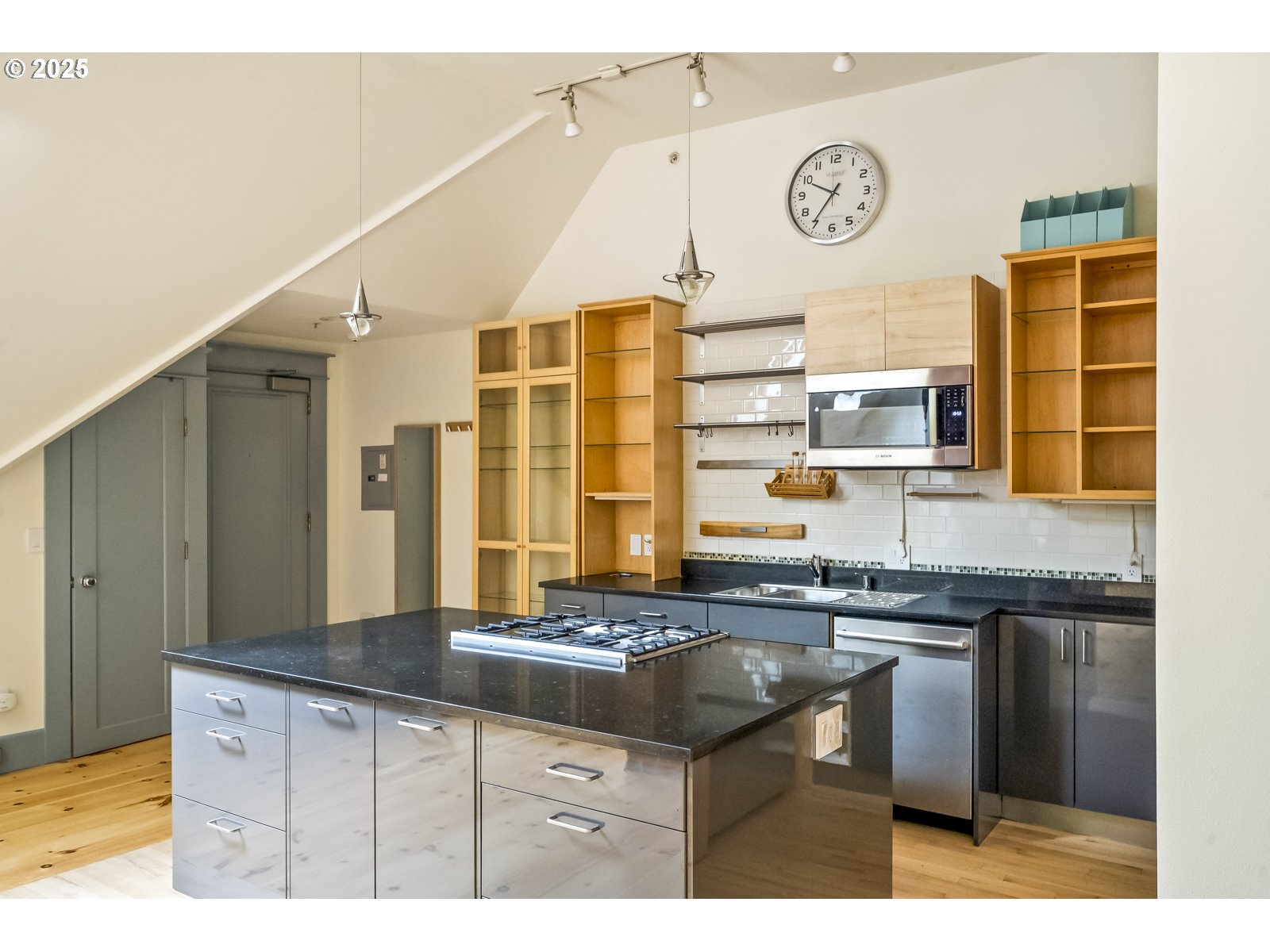 Photo #13: 400131153 Listing: Photo #13