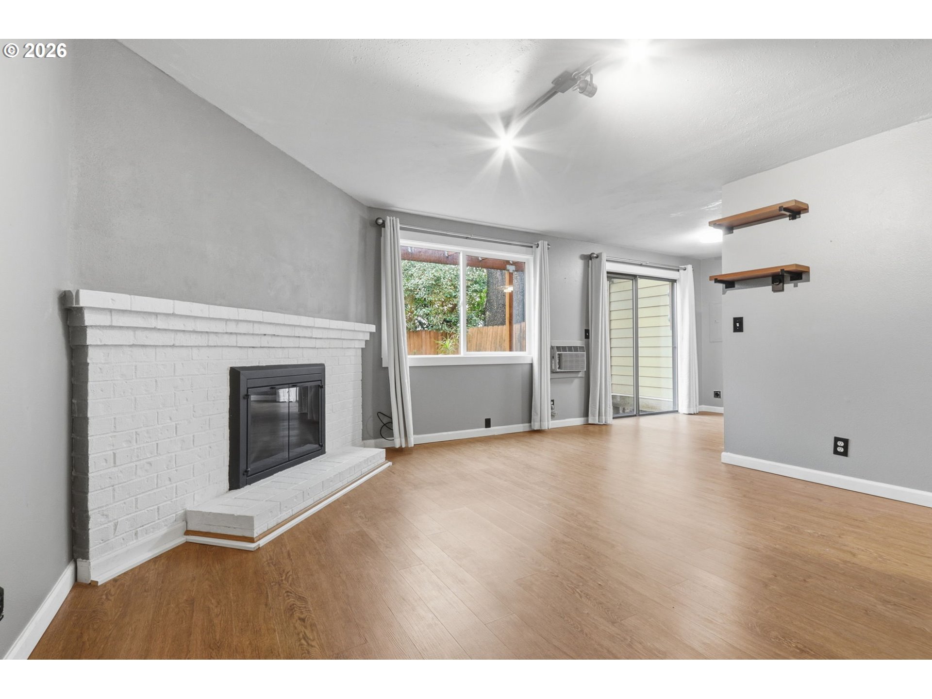 Photo #12: 402492326 Listing: Photo #12