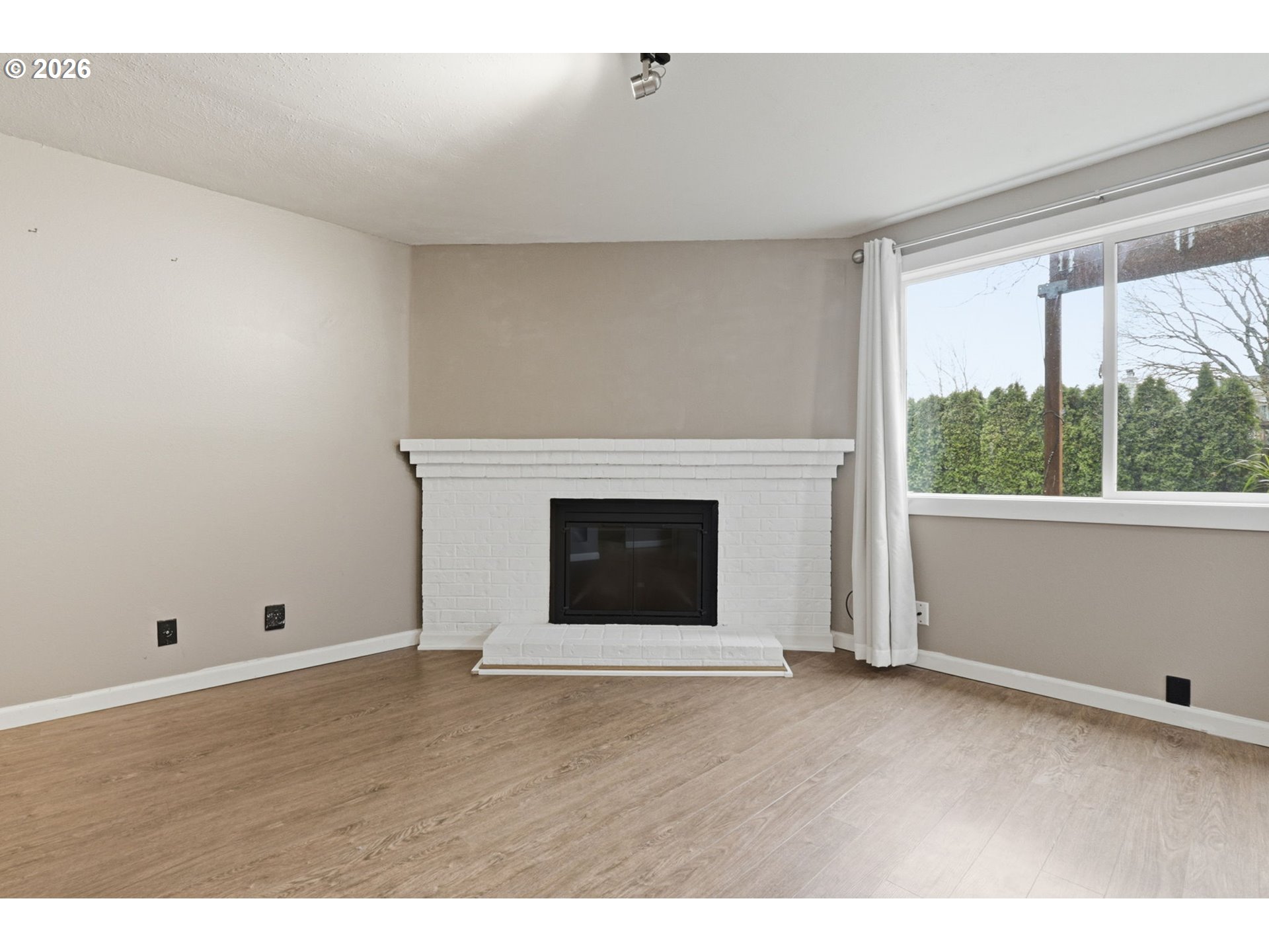 Photo #11: 402492326 Listing: Photo #11