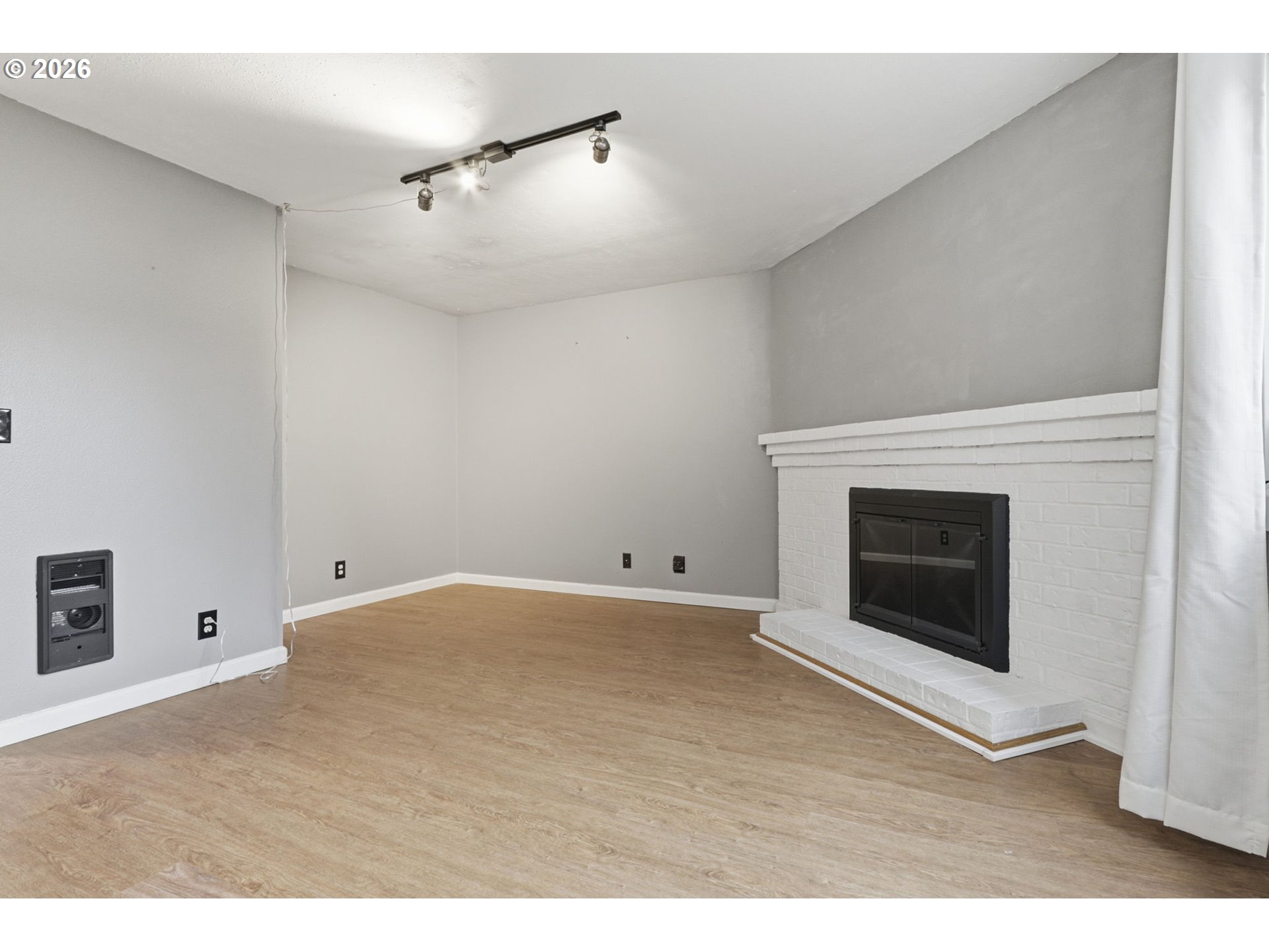 Photo #14: 402492326 Listing: Photo #14