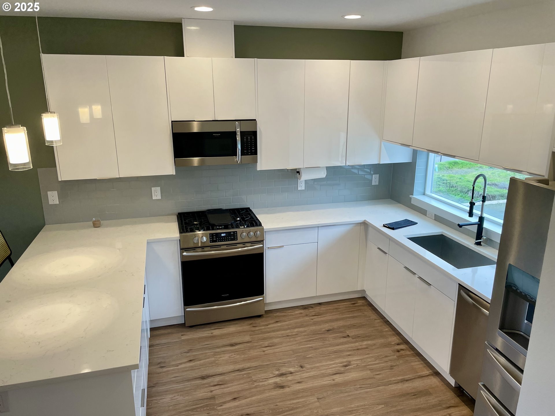 Photo #10: 403492025 Listing: Photo #10