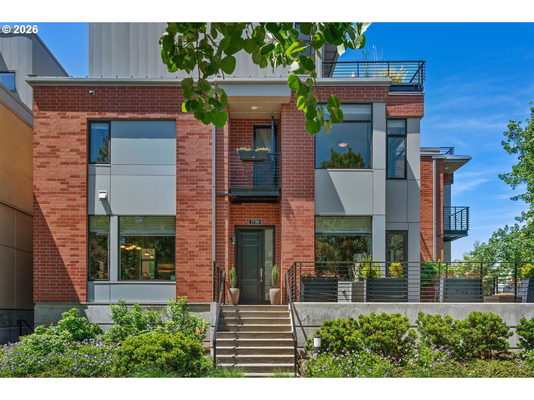 Photo #1: 404435980 Listing: Photo #1