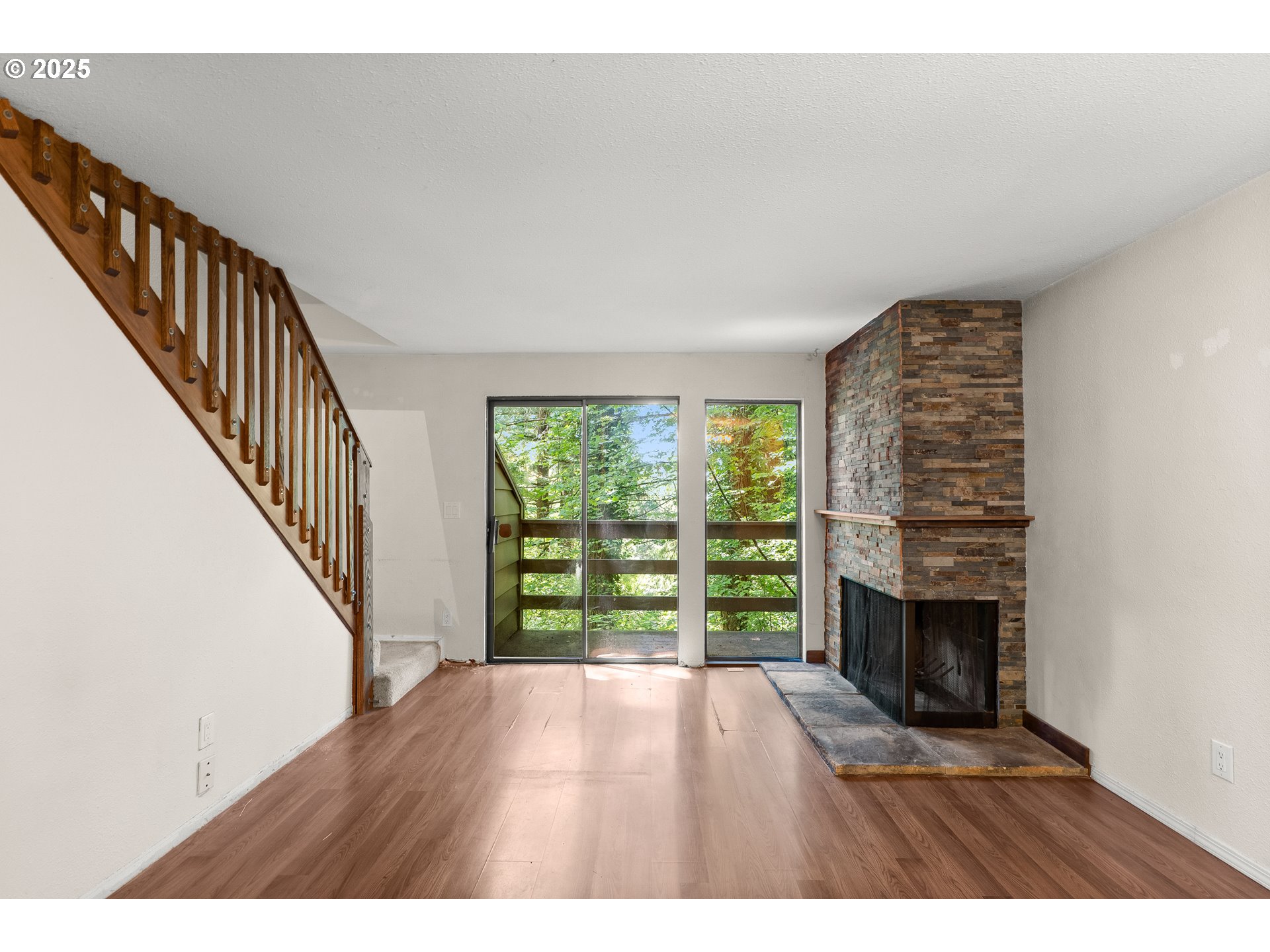 Photo #5: 404599975 Listing 