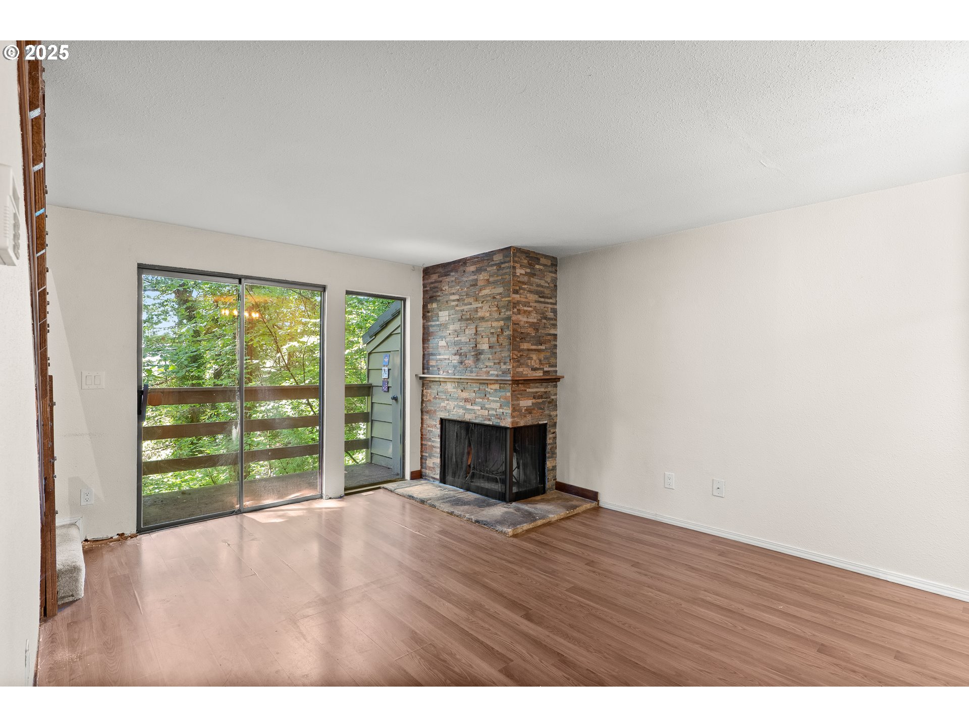 Photo #4: 404599975 Listing 