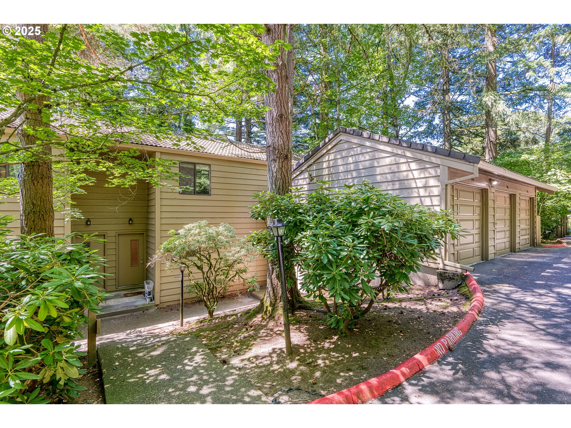 Photo #2: 404599975 Listing 