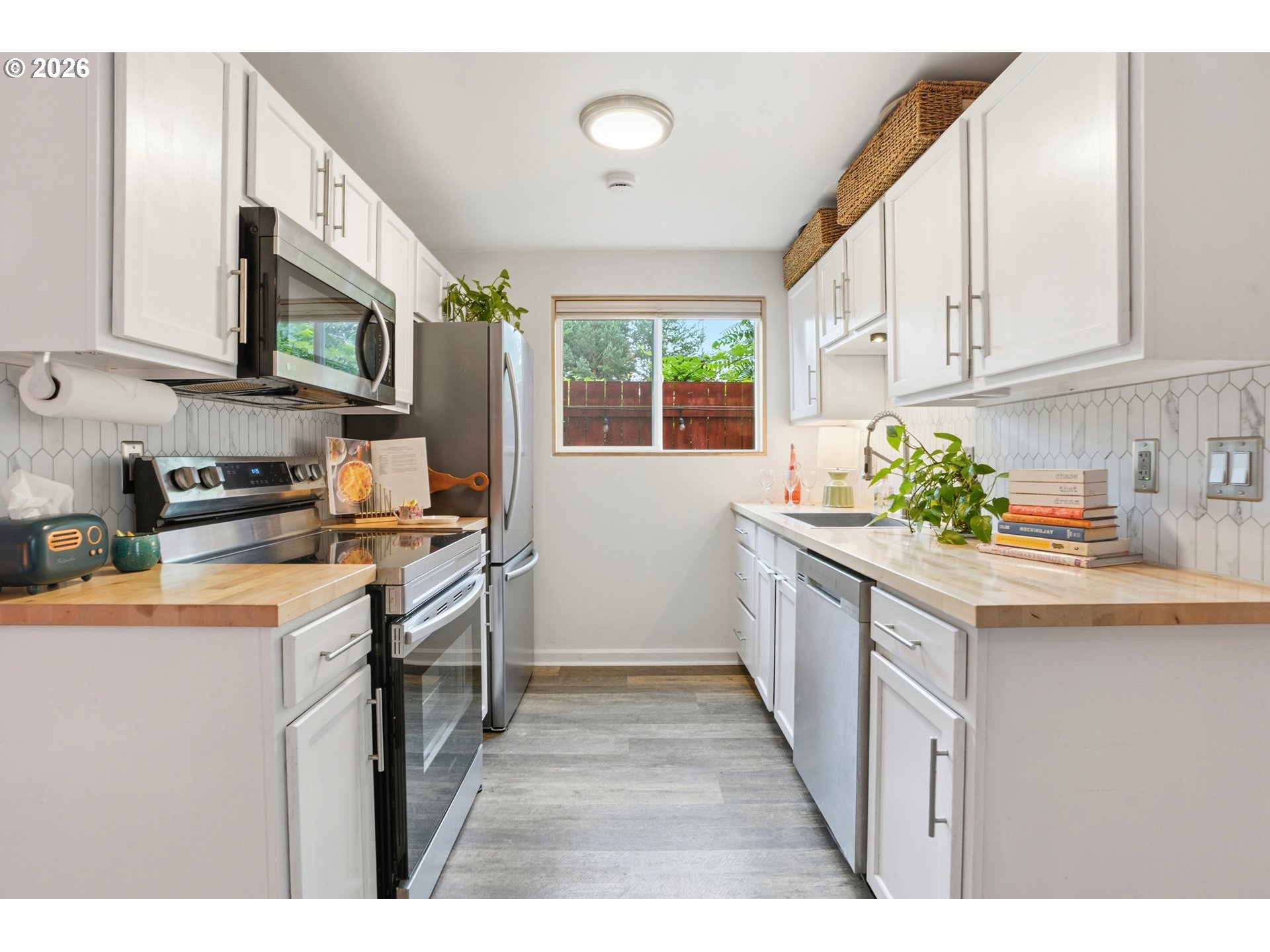 Photo #2: 406283817 Listing: Photo #2