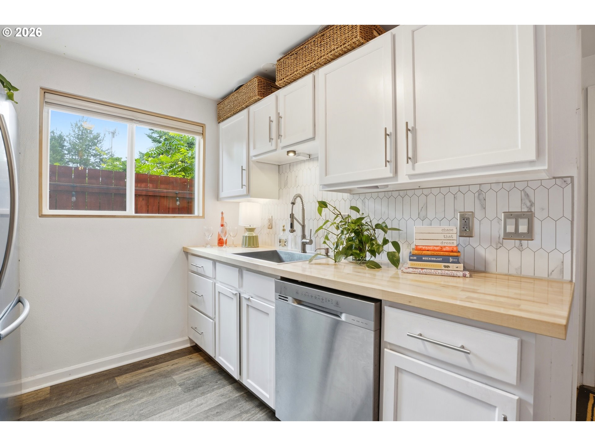Photo #8: 406283817 Listing: Photo #8