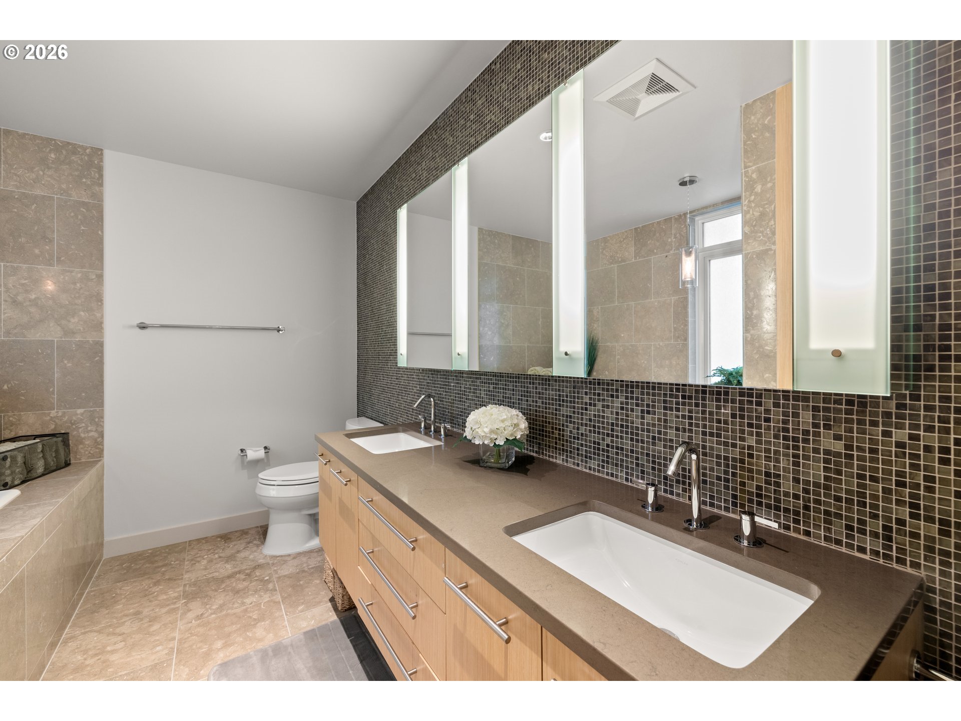 Photo #12: 408543933 Listing: Photo #12