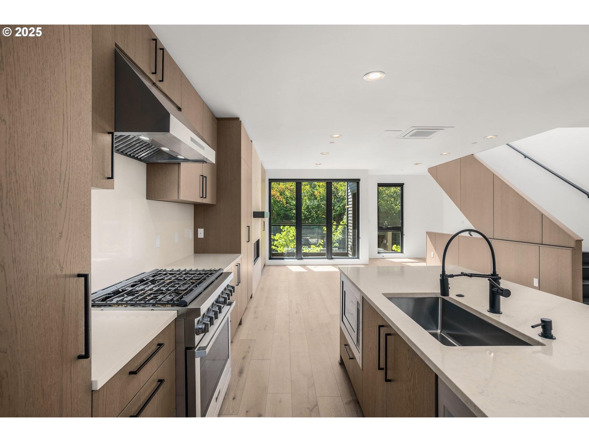Photo #3: 408886256 Listing 