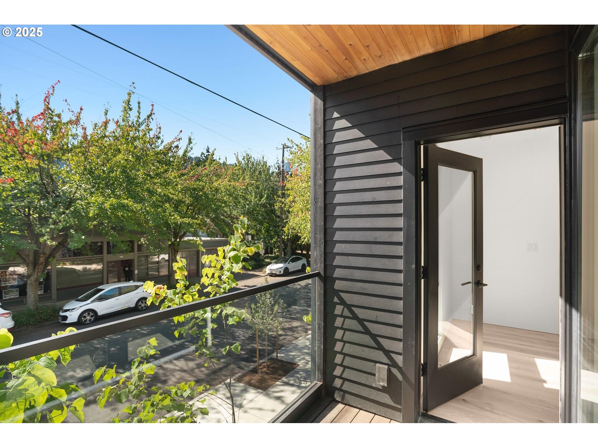 Photo #6: 408886256 Listing 