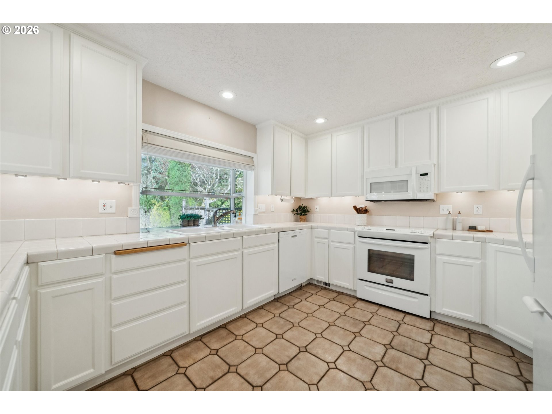 38101 SE HAUGLUM RD, Sandy, OR, 97055
