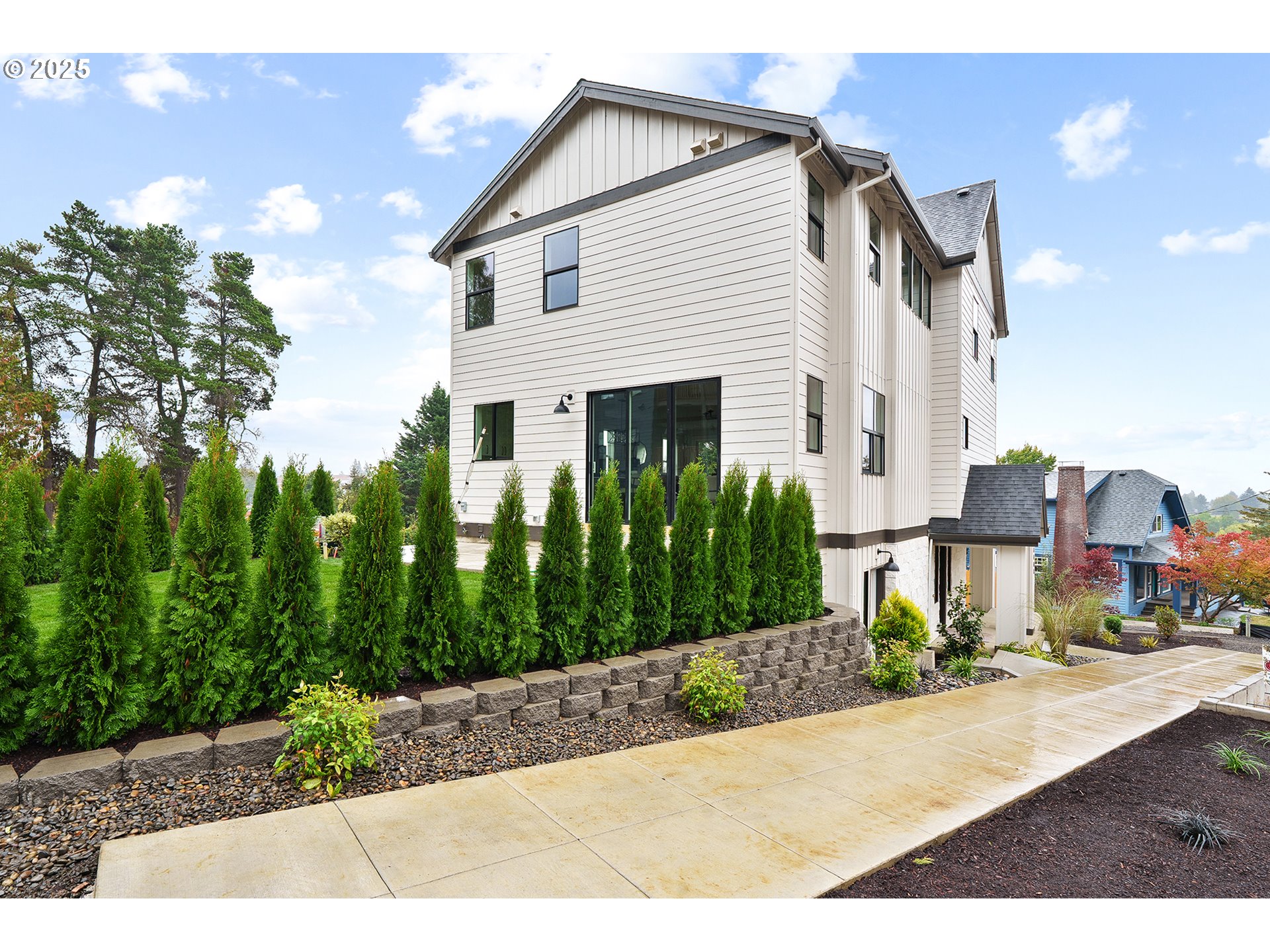 133 SHELTON MCMURPHEY BLVD, Eugene, OR, 97401