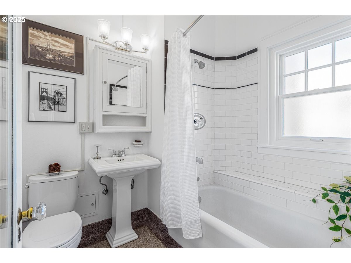 Photo #15: 413171928 Listing: Photo #15