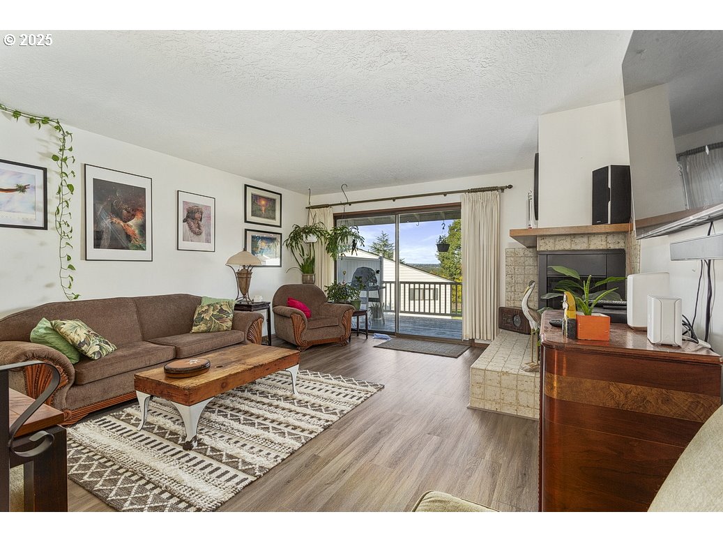 Photo #4: 414801208 Listing 