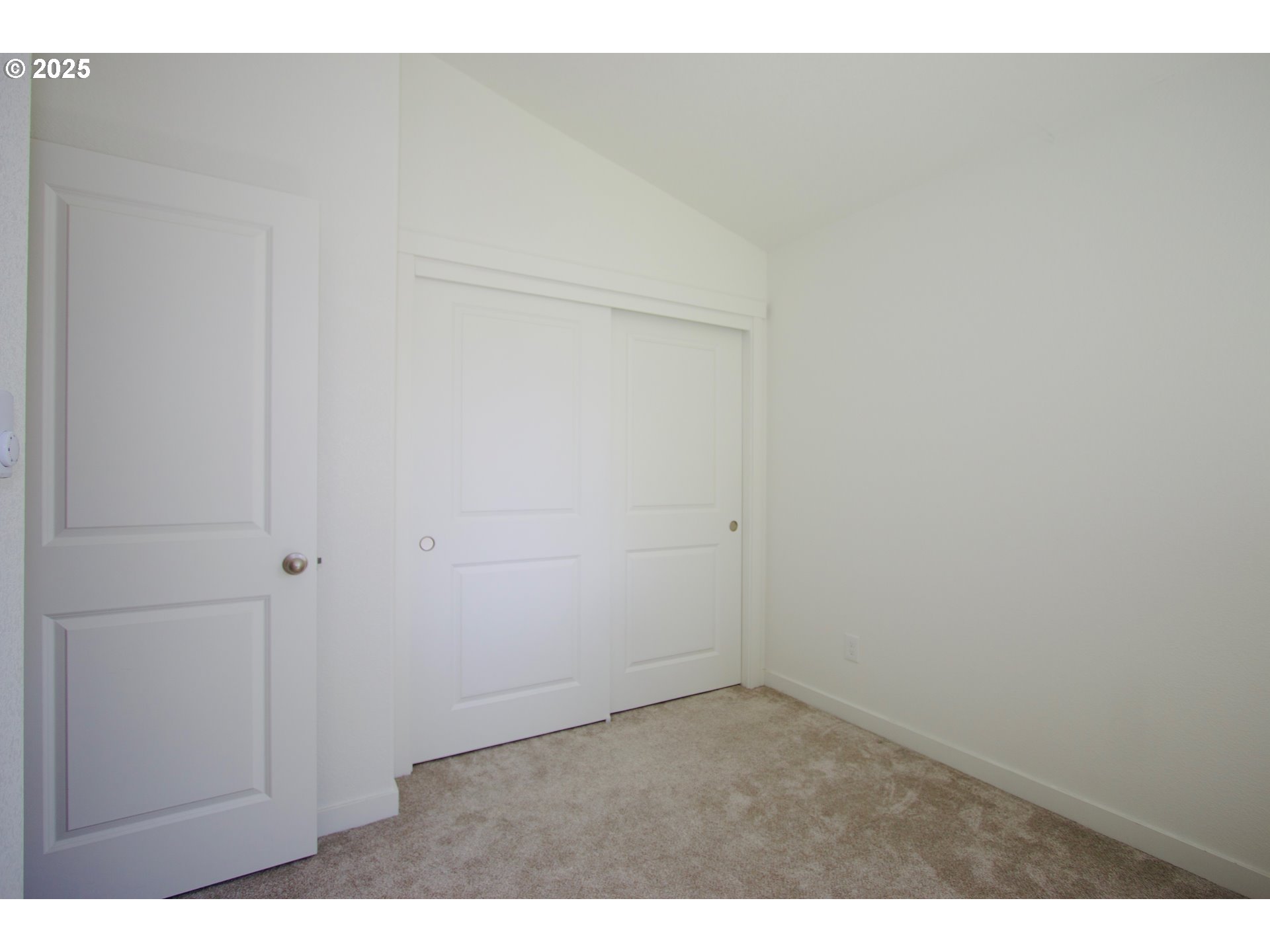 Photo #8: 420337417 Listing: Photo #8