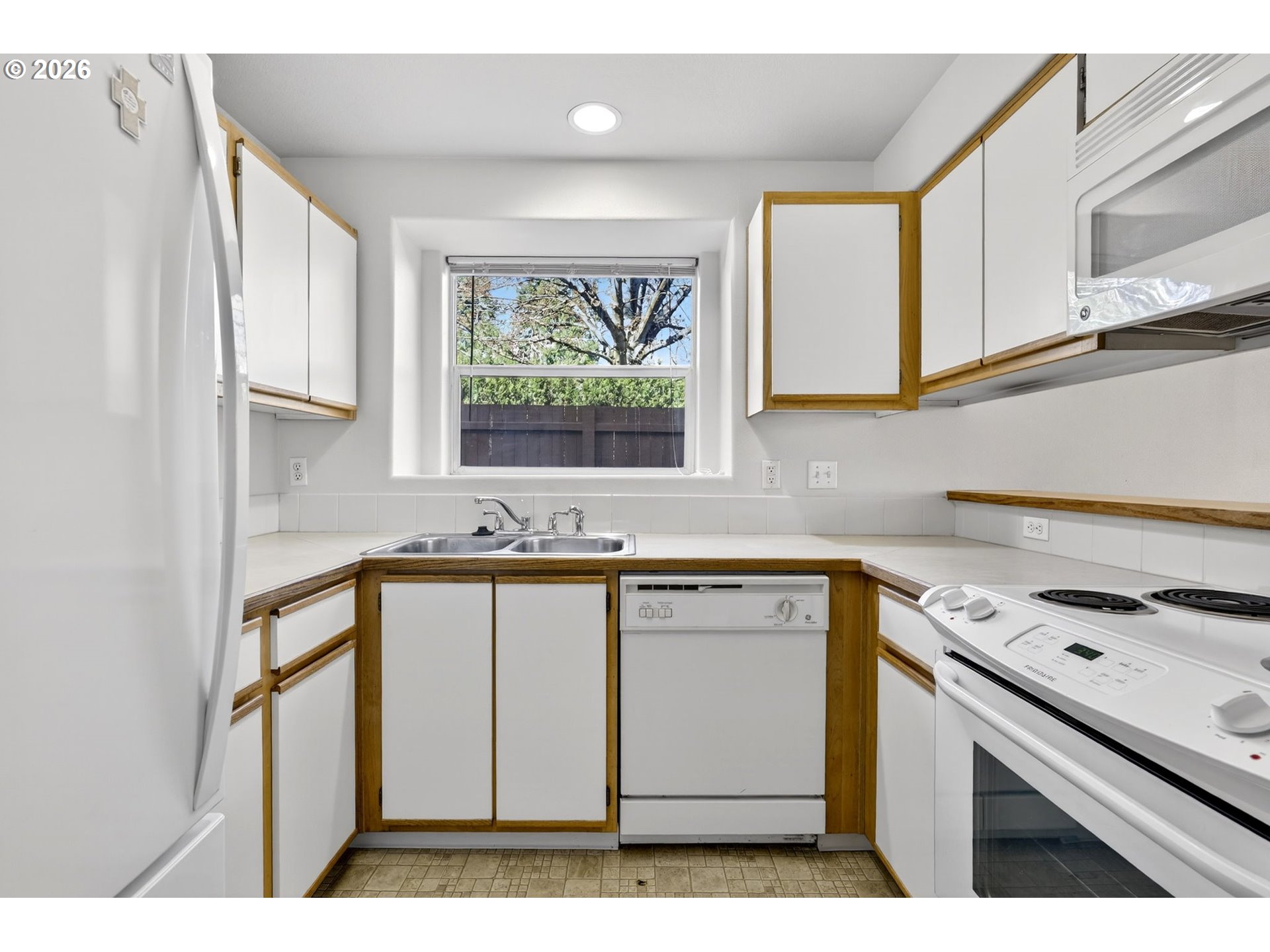 Photo #10: 421297742 Listing: Photo #10