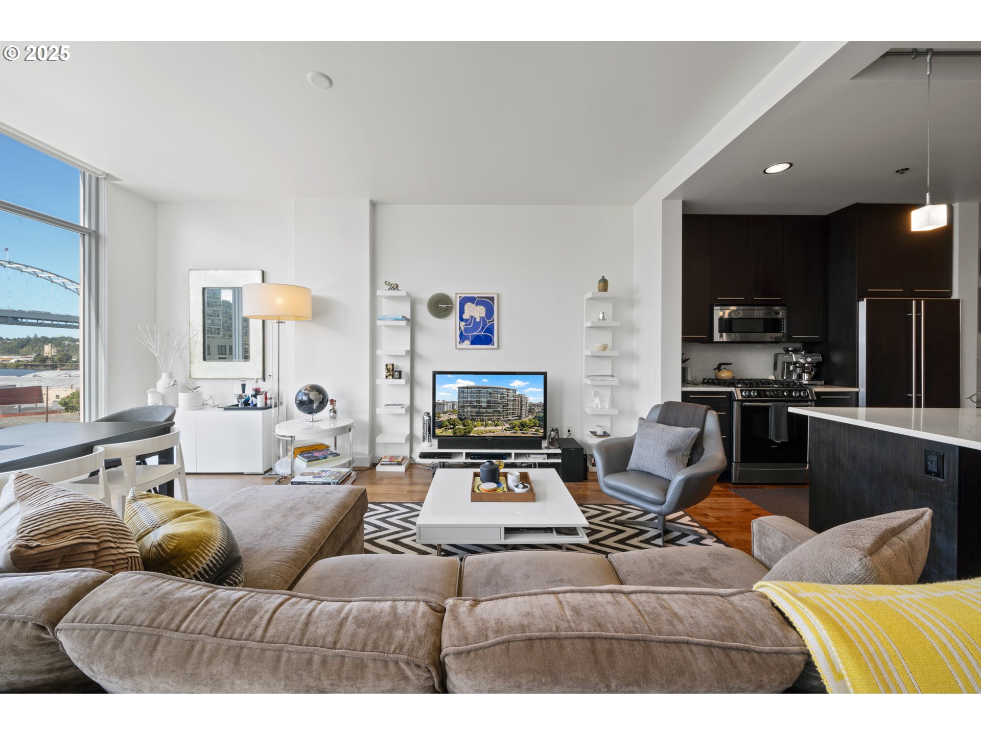 Photo #3: 422618440 Listing: Photo #3