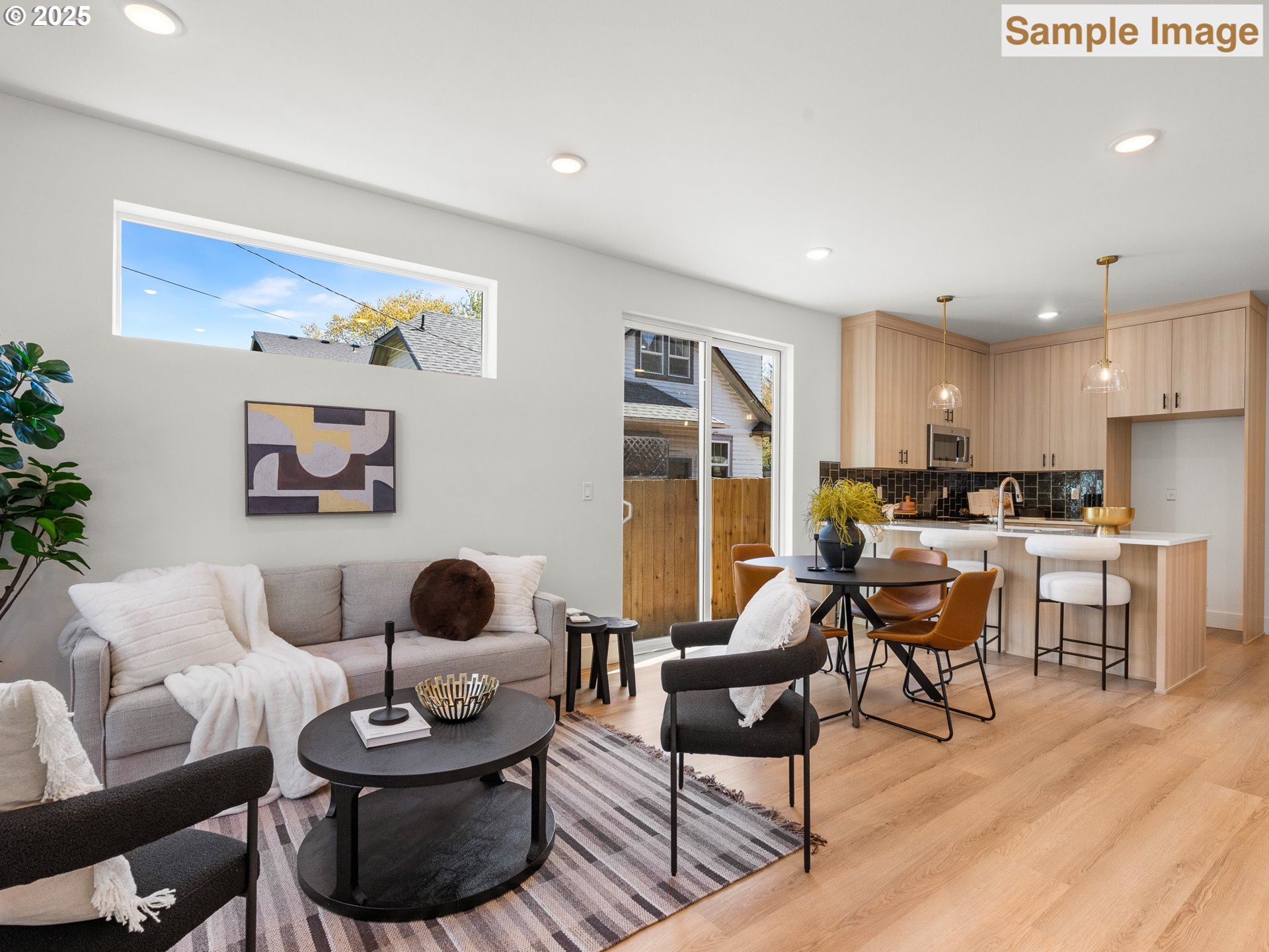 Photo #3: 424109581 Listing 