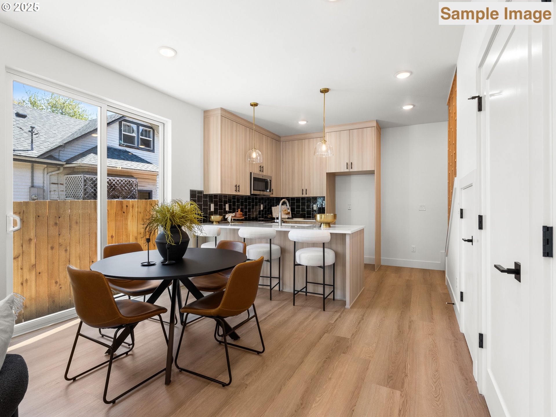 Photo #4: 424109581 Listing 
