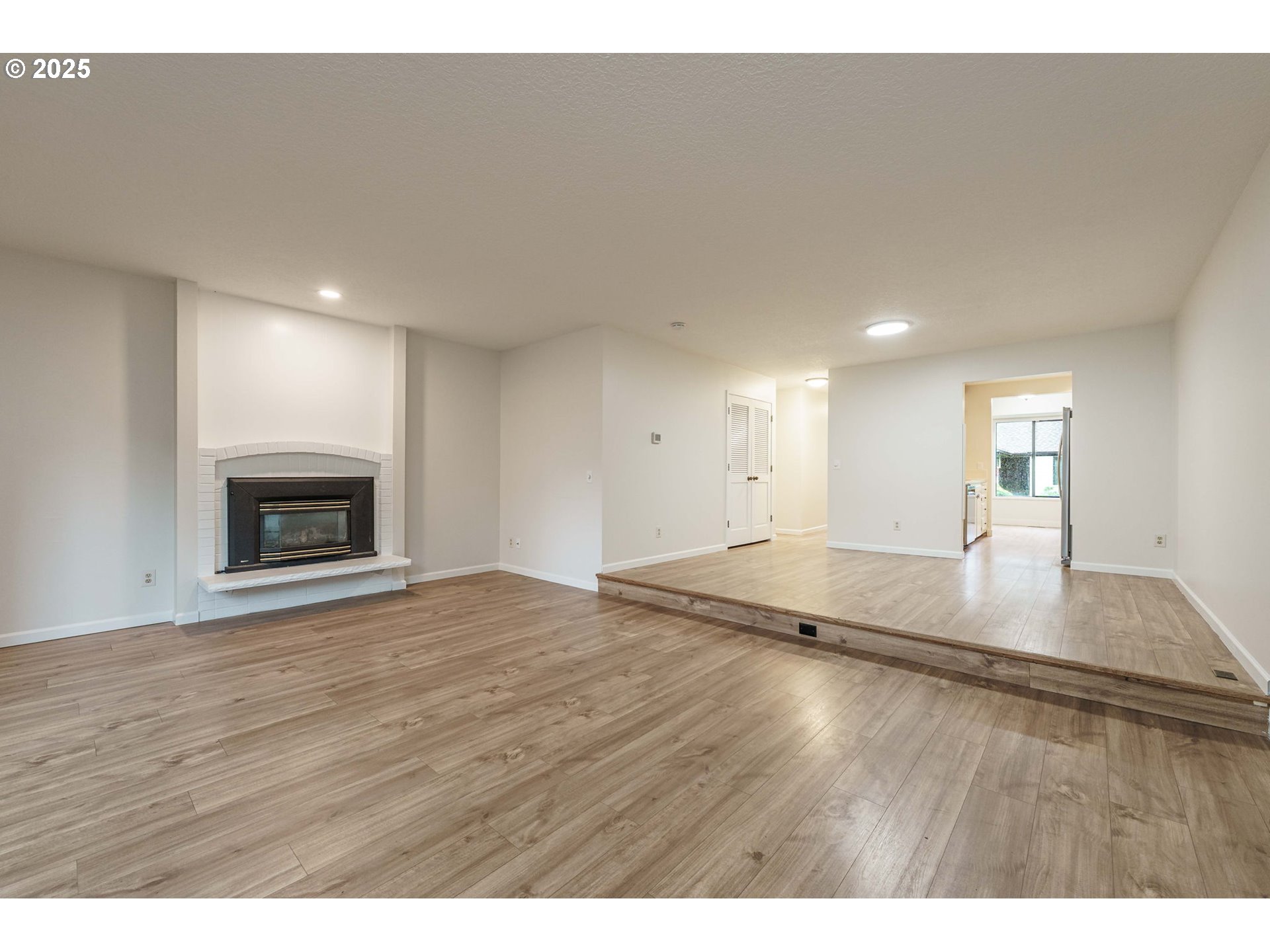 Photo #6: 424254616 Listing: Photo #6