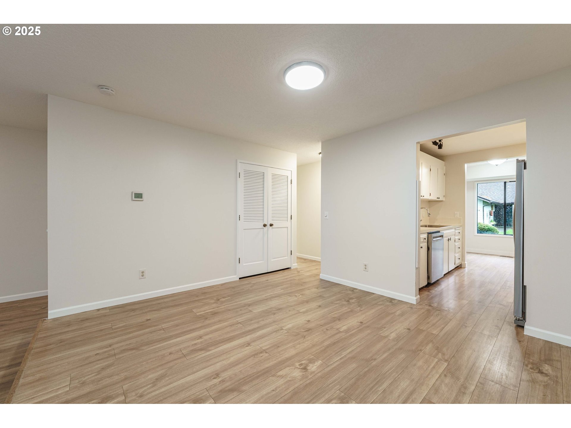 Photo #3: 424254616 Listing: Photo #3