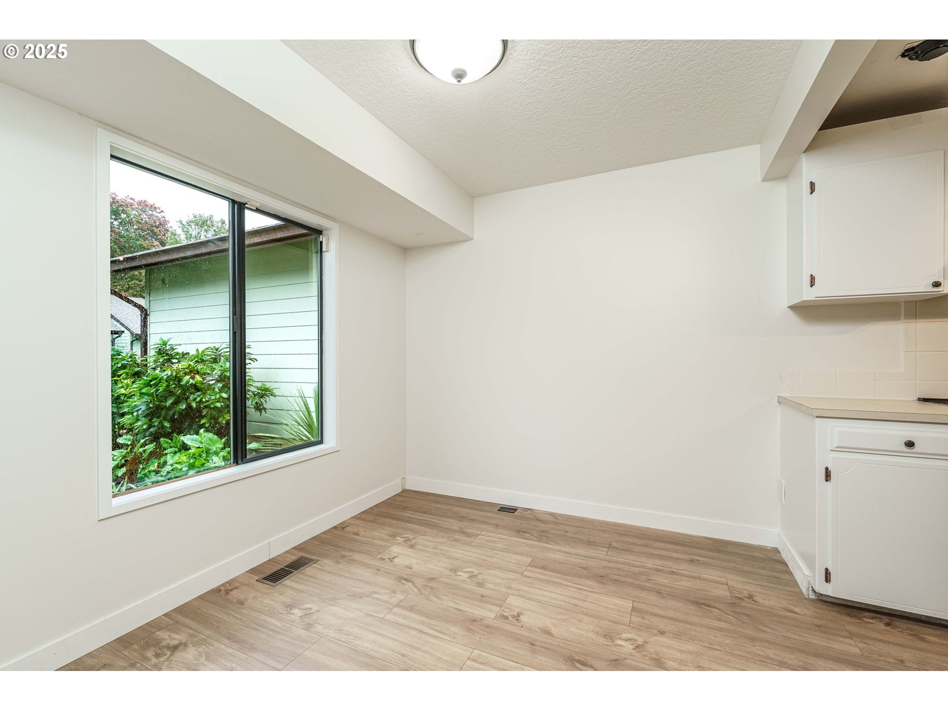 Photo #33: 424254616 Listing: Photo #33