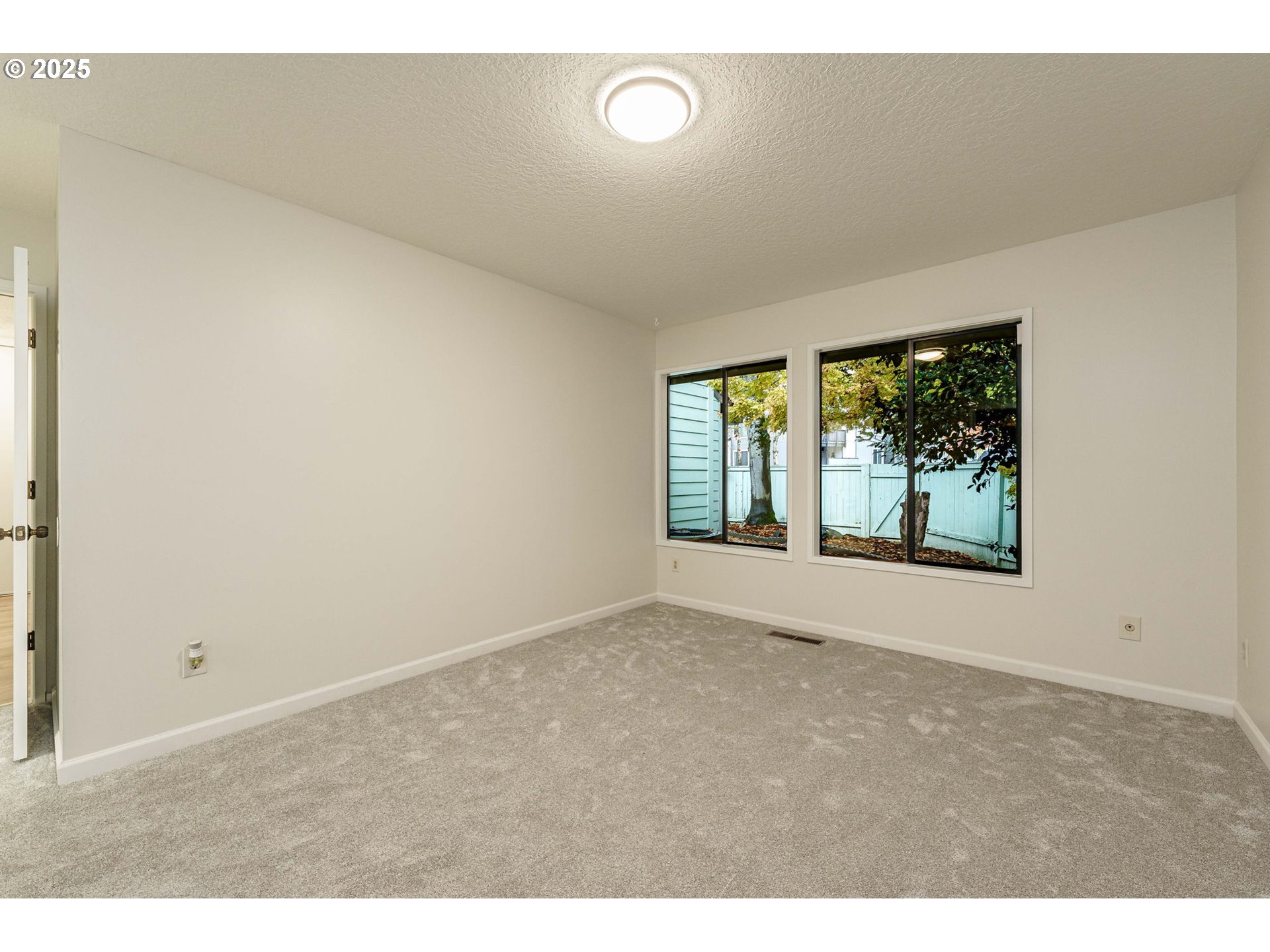 Photo #16: 424254616 Listing: Photo #16