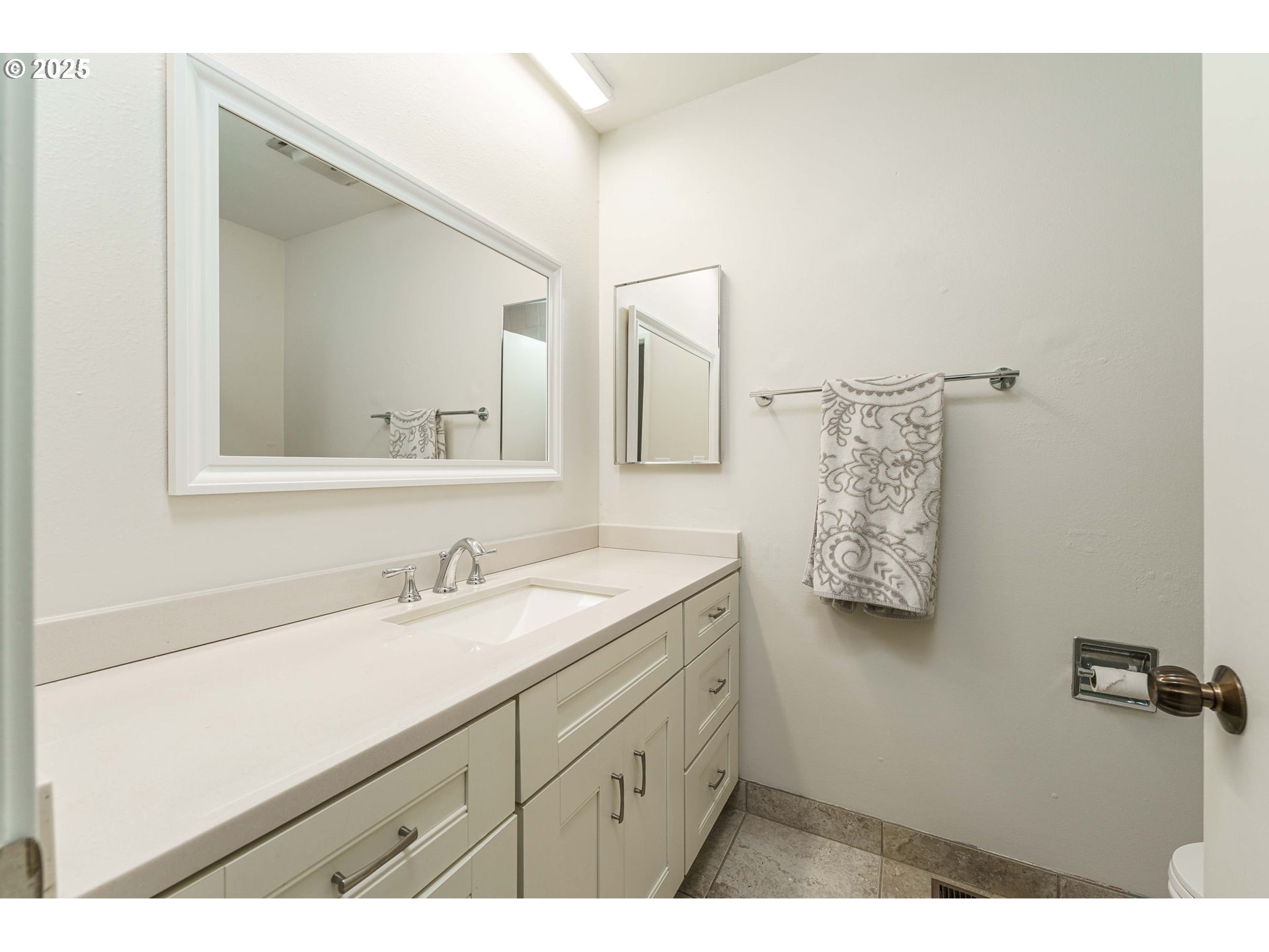 Photo #18: 424254616 Listing: Photo #18