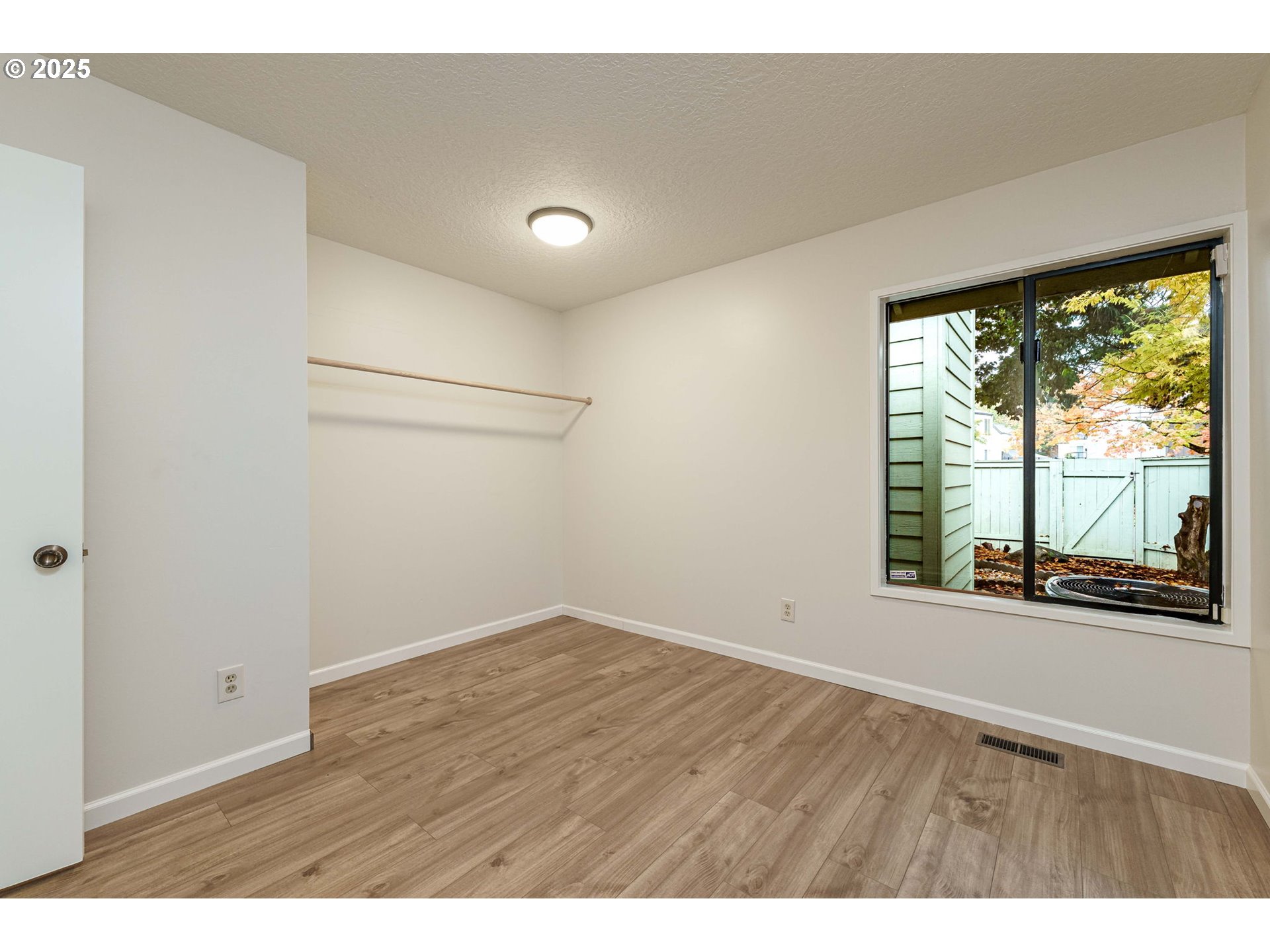 Photo #11: 424254616 Listing: Photo #11